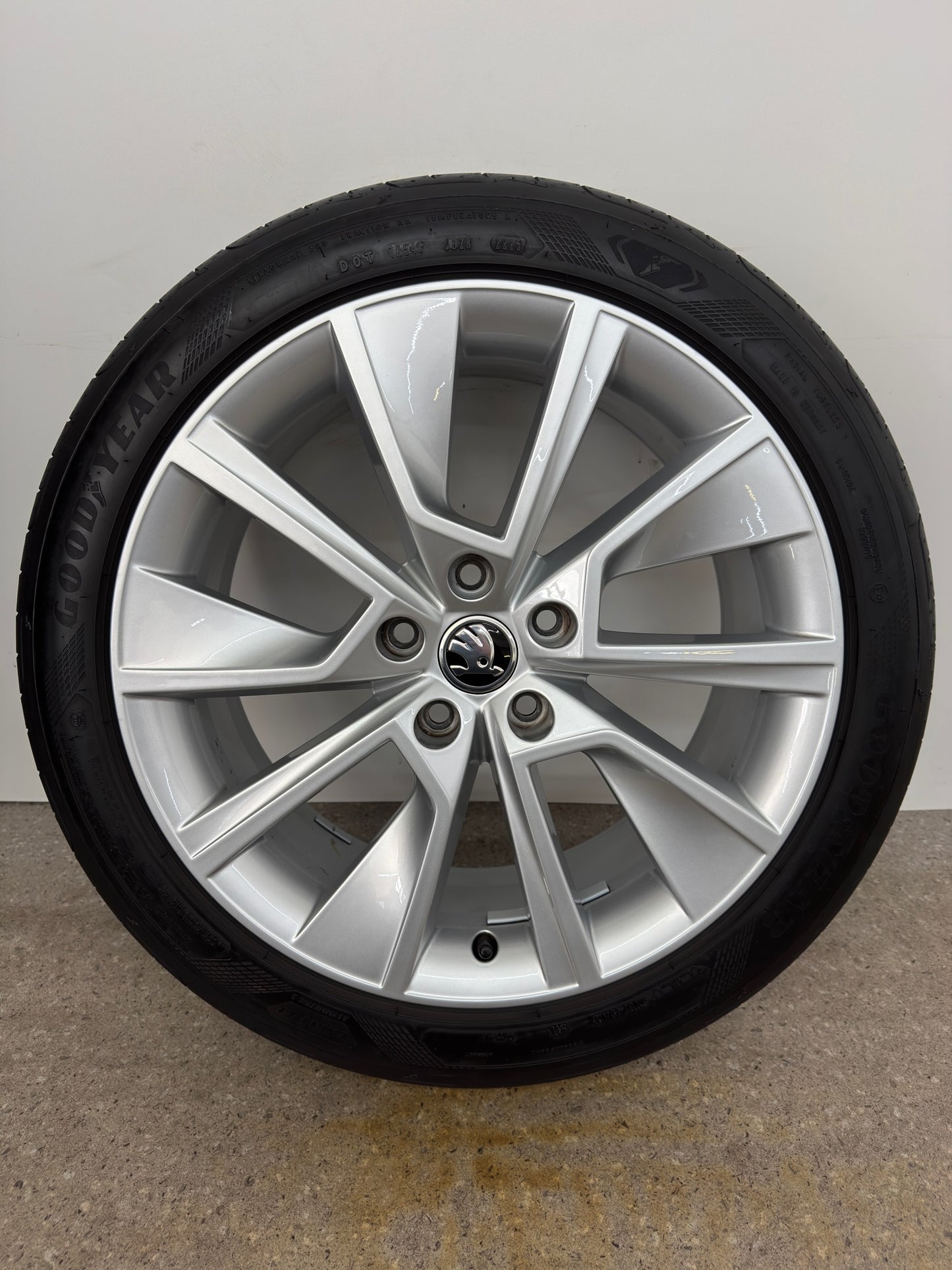 Original Skoda Octavia IV NX 18 Zoll Braga Sommerräder 5E3601025K (Scout) Sommerreifen Felgen Alufelgen 5E3601025L 225/45 R18 91Y Offroad Sommerkomplettradsatz
