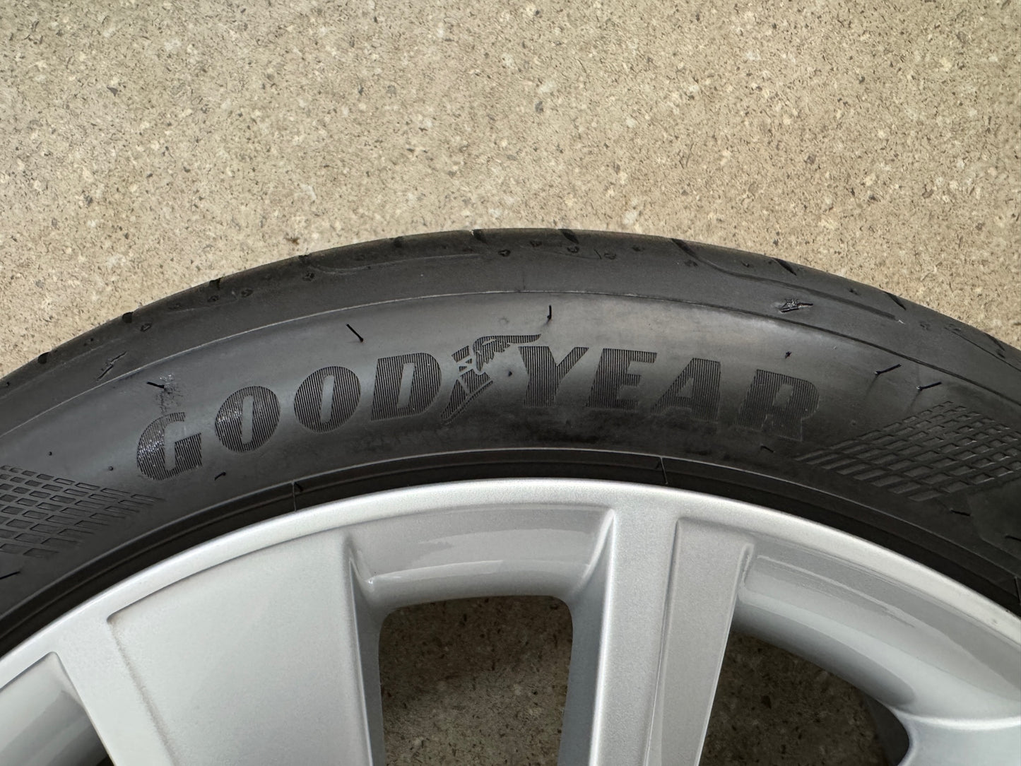 Original Skoda Octavia IV NX 18 Zoll Braga Sommerräder 5E3601025K (Scout) Sommerreifen Felgen Alufelgen 5E3601025L 225/45 R18 91Y Offroad Sommerkomplettradsatz