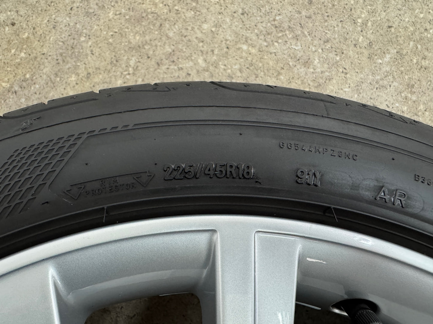Original Skoda Octavia IV NX 18 Zoll Braga Sommerräder 5E3601025K (Scout) Sommerreifen Felgen Alufelgen 5E3601025L 225/45 R18 91Y Offroad Sommerkomplettradsatz