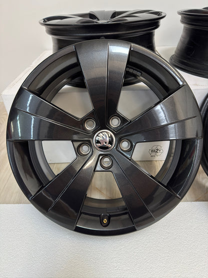 Original Skoda Superb III 3 3V 17 Zoll Helios Felgen Alufelgen 3V0601025AS 3V0601025A 6,5x17 ET41 5x112 Schwarz Limousine Kombi Felgensatz MwSt. ausweisbar