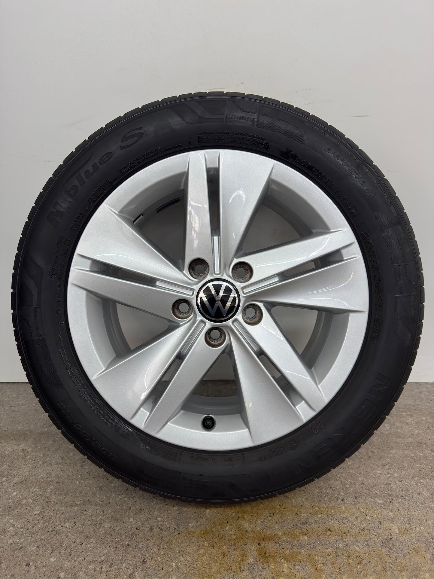 Original VW Golf VIII 8 CD 16 Zoll Norfolk Sommerräder Sommerreifen Felgen 5H0601025 Alufelgen 205/55 R16 91V 7x16 ET48 Silber 5x112