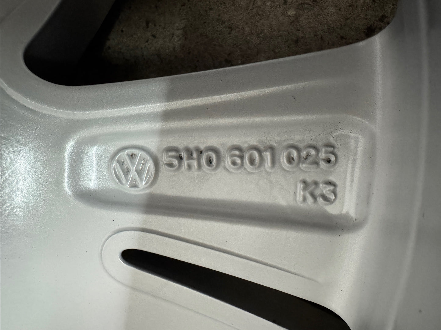 Original VW Golf VIII 8 CD 16 Zoll Norfolk Sommerräder Sommerreifen Felgen 5H0601025 Alufelgen 205/55 R16 91V 7x16 ET48 Silber 5x112