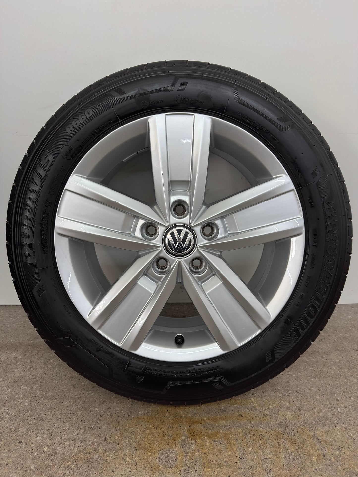 Original VW T5 T6 7E 7H 17 Zoll Devonport Sommerräder Sommerreifen Felgen Alufelgen 7E0601025P Bus Bulli Multivan Transporter Kasten T5.1 T5.2 T6.1 T6.2 215/60 R17 C 104H