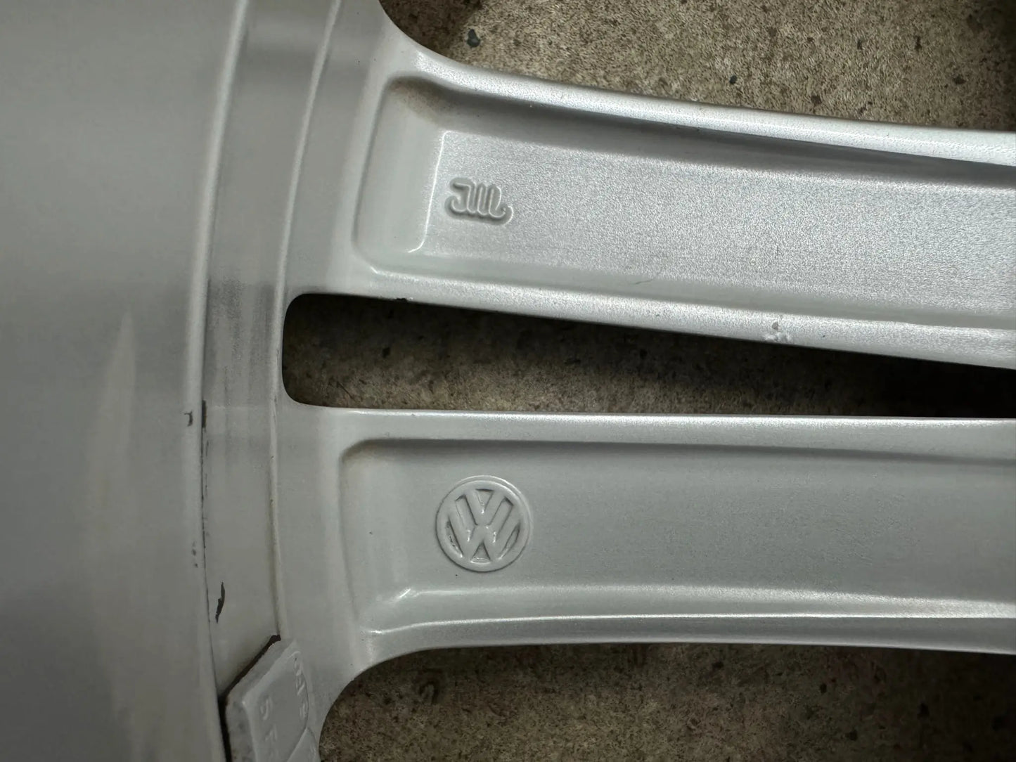 Original VW Tiguan II 2 Sebring 18 Zoll Winterräder Winterreifen Felgen 5NA601025M 5NA601025AQ Alufelgen 235/55 R18 104H M+S R-Line Silber Allspace AD1 5NA RDKS Winterradsatz