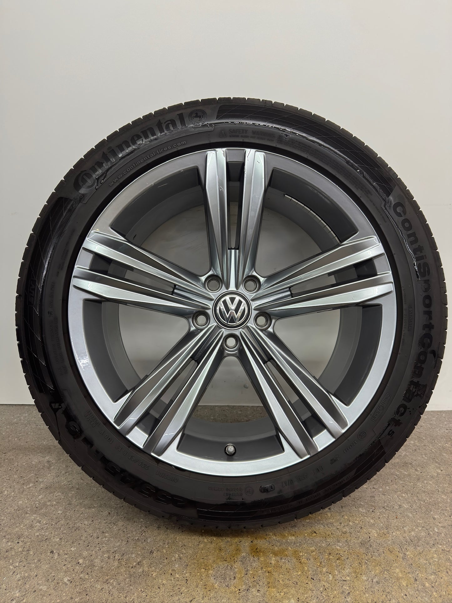 Original VW Tiguan II 2 Sebring 19 Zoll Sommerräder Sommerreifen Felgen 5NA601025E Alufelgen R-Line Allspace 255/45 R19 100V 5x112 8,5x19 ET38 SUV Anthrazit RDKS AD1 5NA 5N Sommerradsatz