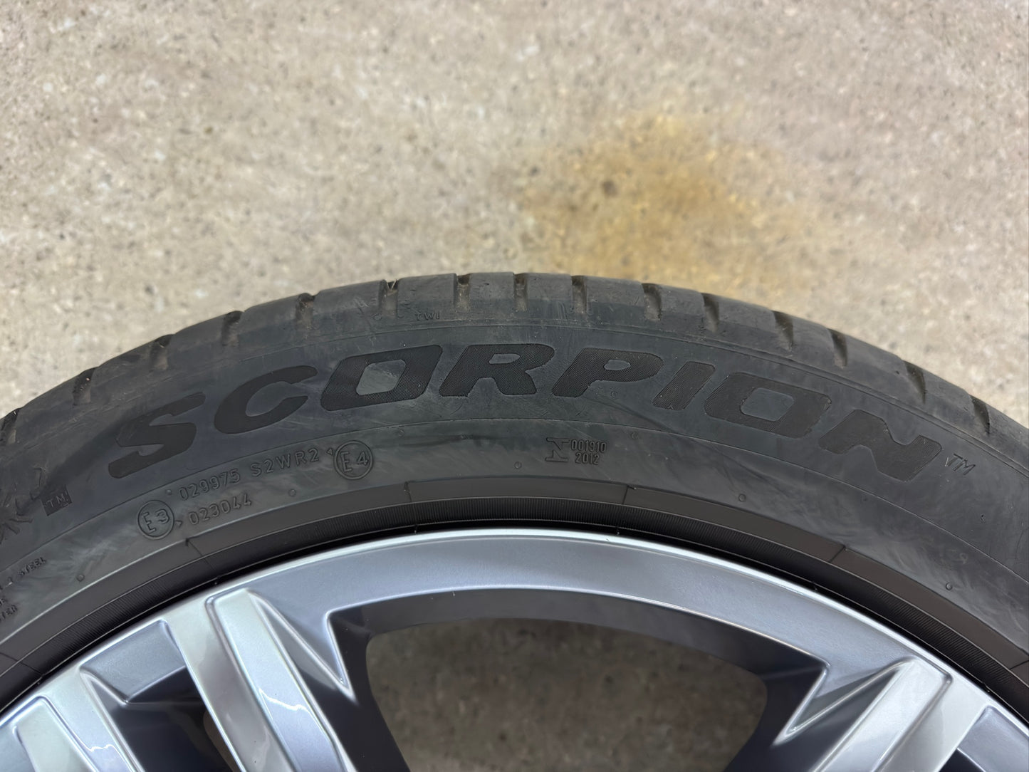Original VW Tiguan II 2 Sebring 19 Zoll Sommerräder Sommerreifen Felgen 5NA601025E Alufelgen R-Line Allspace 255/45 R19 100V 5x112 8,5x19 ET38 SUV Anthrazit RDKS AD1 5NA 5N Sommerradsatz