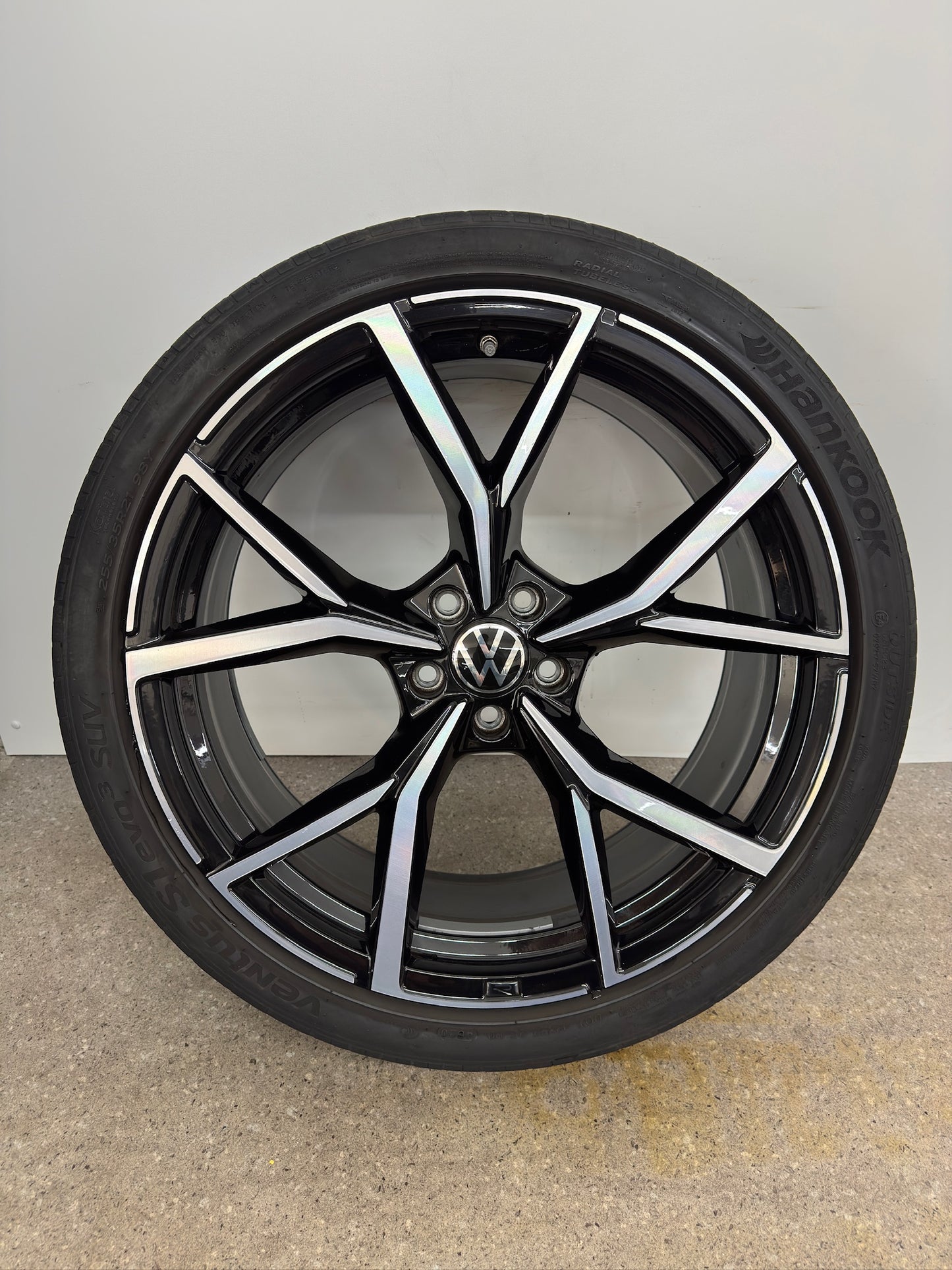 Top Zustand Original VW Tiguan R II 2 5N Estoril 21 Zoll Felgen 5NA601025AK Alufelgen AD1 5x112 8,5x21 ET38 MwSt. Brutto Felgensatz R-Line Volkswagen (REIFEN NUR TRANSPORTSCHUTZ)