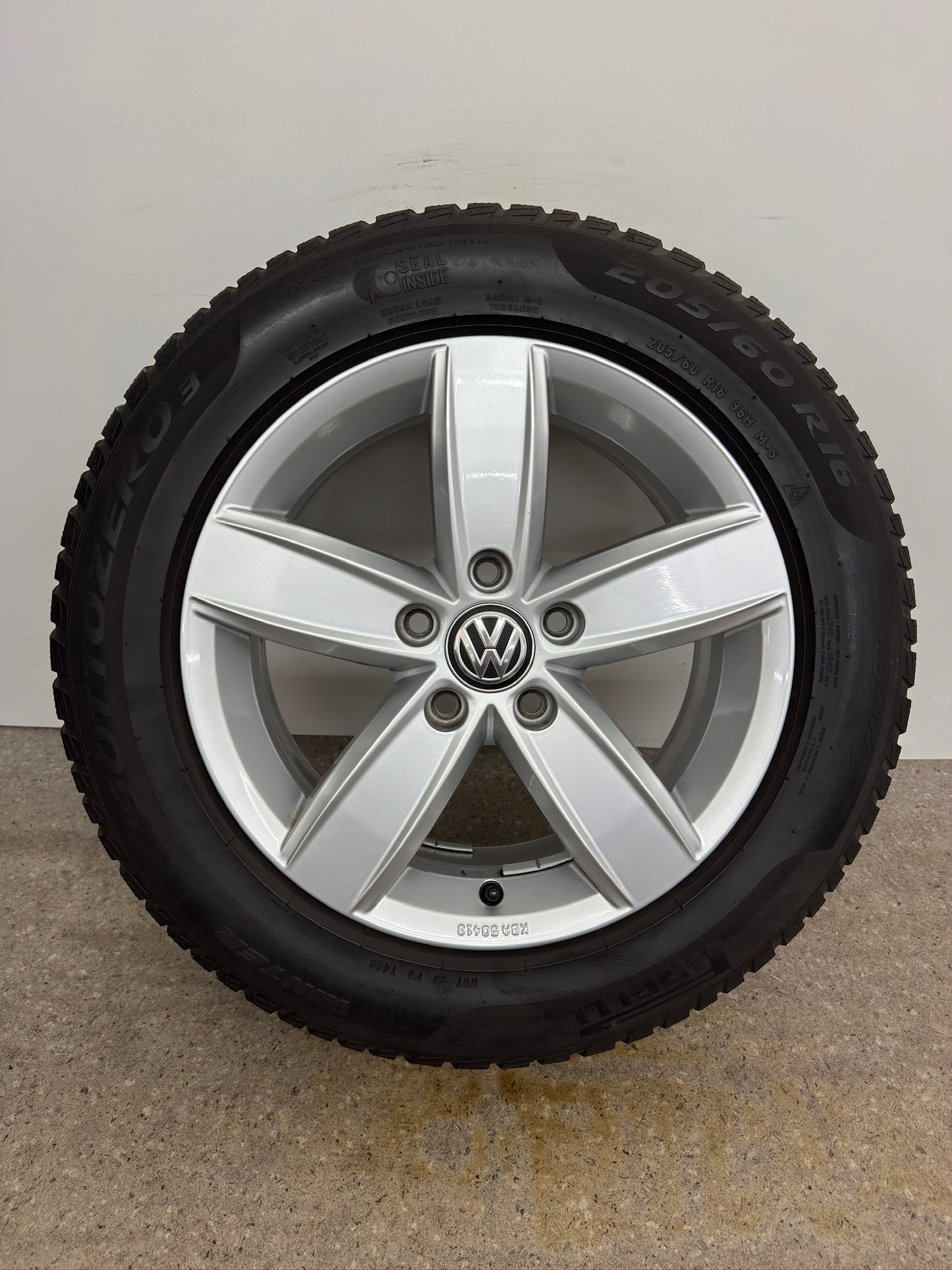 Original VW Touran II 2 5T 16 Zoll Corvara Winterräder Winterreifen Felgen 5TA071496 KBA50413 205/60 R16 96H M+S Alufelgen Silber 6,5x16 ET48 Winterradsatz MwSt.
