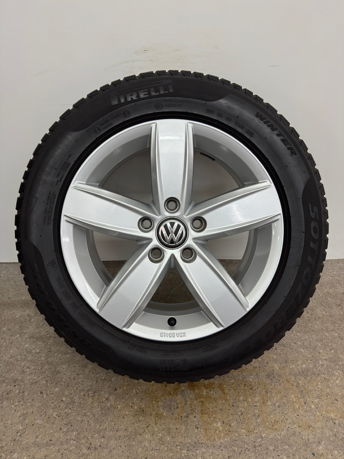 Original VW Touran II 2 5T 16 Zoll Corvara Winterräder Winterreifen Felgen 5TA071496 KBA50413 205/60 R16 96H M+S Alufelgen Silber 6,5x16 ET48 Winterradsatz MwSt.