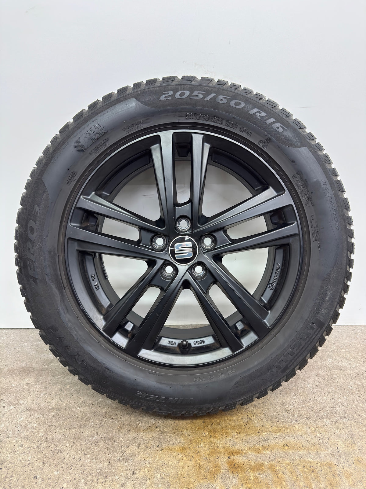 Seat Arona KJ 16 Zoll Winterräder Winterreifen Felgen Alufelgen 205/60 R16 96H Schwarz M+S 5x100 6x16 ET45 SUV Pirelli SeatInside KBA 51055 Winterradsatz MwSt. ausweisbar