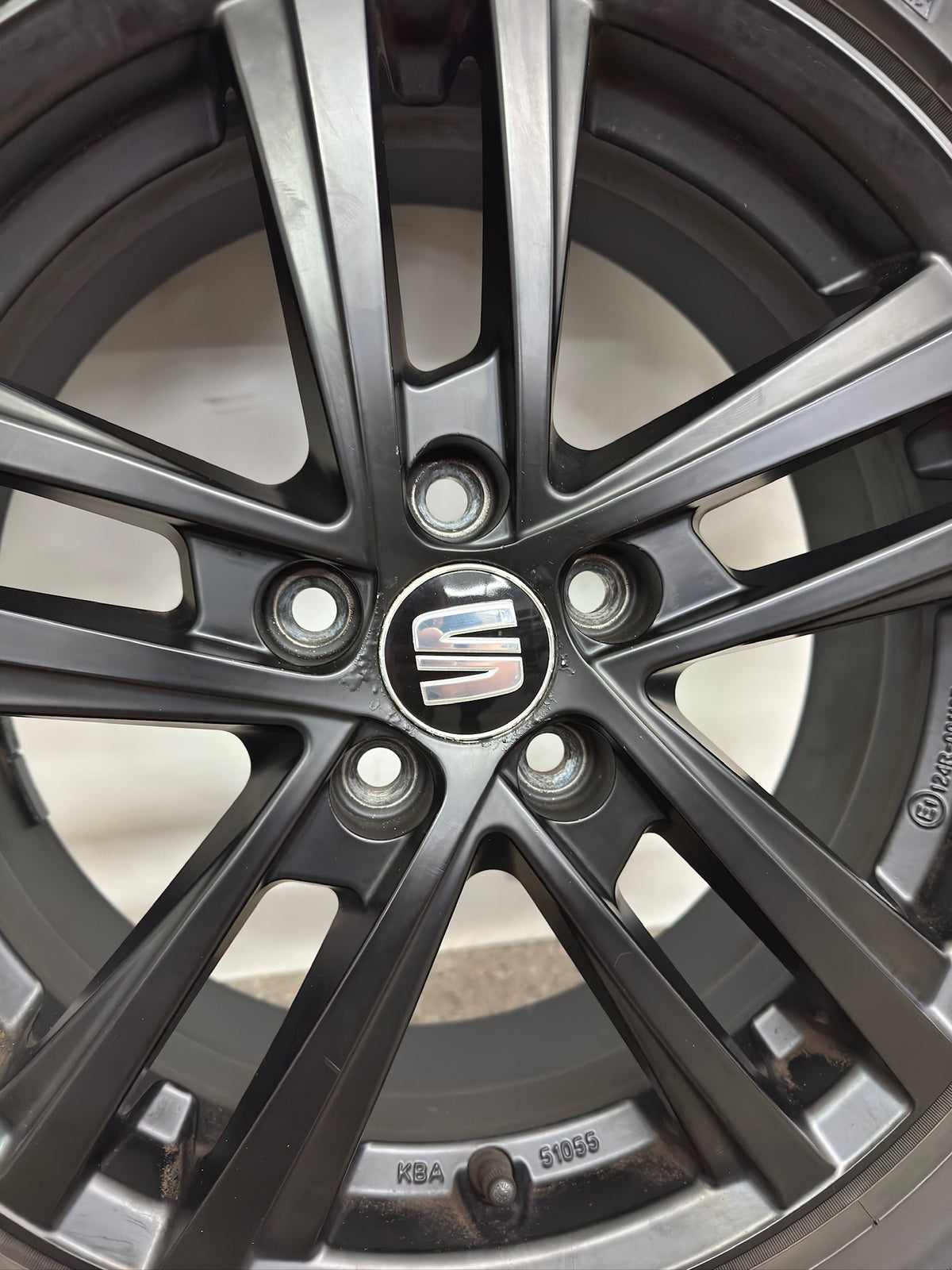Seat Arona KJ 16 Zoll Winterräder Winterreifen Felgen Alufelgen 205/60 R16 96H Schwarz M+S 5x100 6x16 ET45 SUV Pirelli SeatInside KBA 51055 Winterradsatz MwSt. ausweisbar
