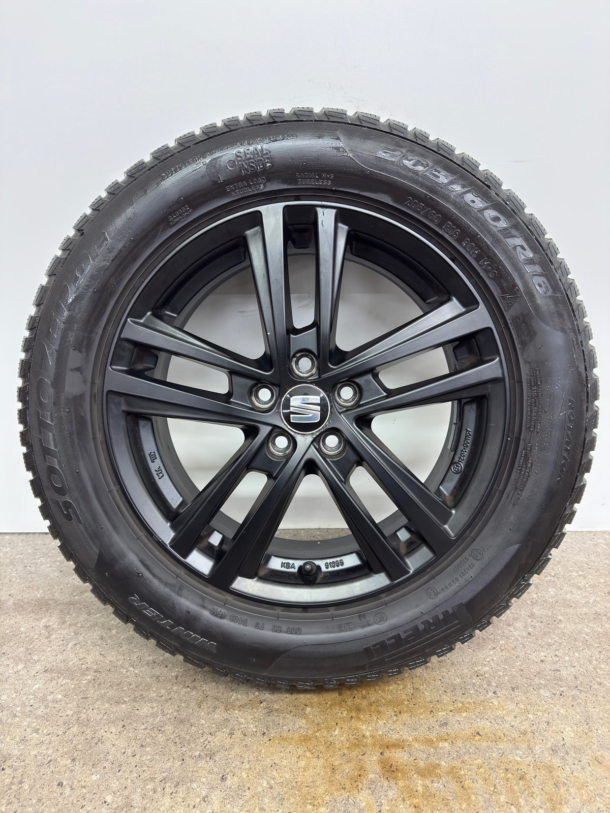 Seat Arona KJ 16 Zoll Winterräder Winterreifen Felgen Alufelgen 205/60 R16 96H Schwarz M+S 5x100 6x16 ET45 SUV Pirelli SeatInside KBA 51055 Winterradsatz MwSt. ausweisbar