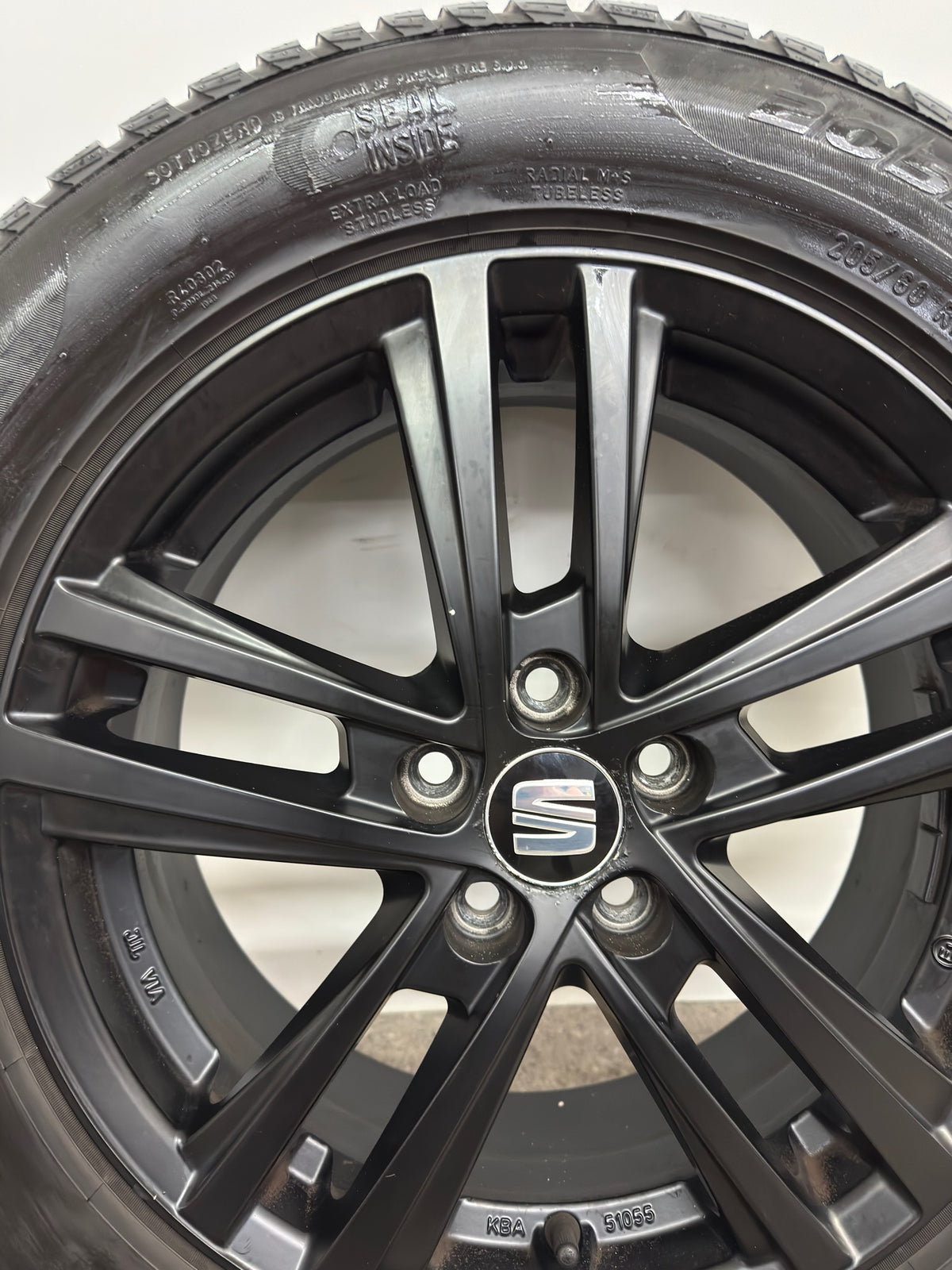 Seat Arona KJ 16 Zoll Winterräder Winterreifen Felgen Alufelgen 205/60 R16 96H Schwarz M+S 5x100 6x16 ET45 SUV Pirelli SeatInside KBA 51055 Winterradsatz MwSt. ausweisbar