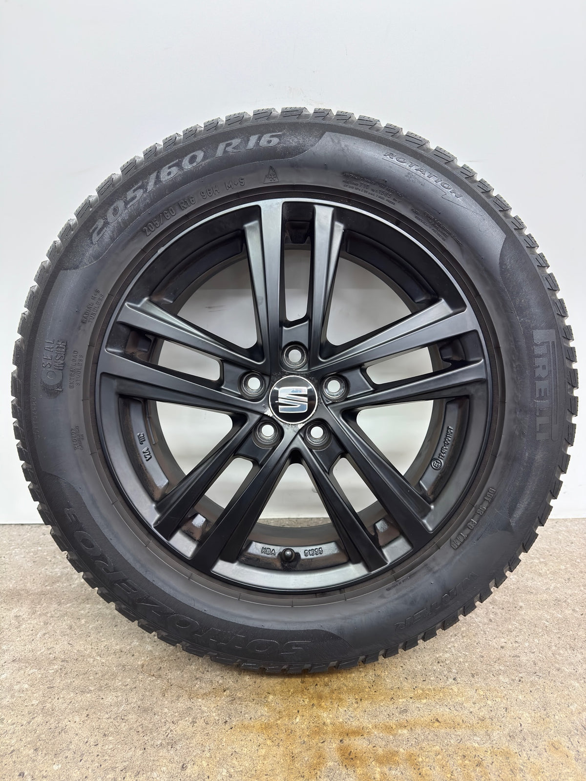Seat Arona KJ 16 Zoll Winterräder Winterreifen Felgen Alufelgen 205/60 R16 96H Schwarz M+S 5x100 6x16 ET45 SUV Pirelli SeatInside KBA 51055 Winterradsatz MwSt. ausweisbar