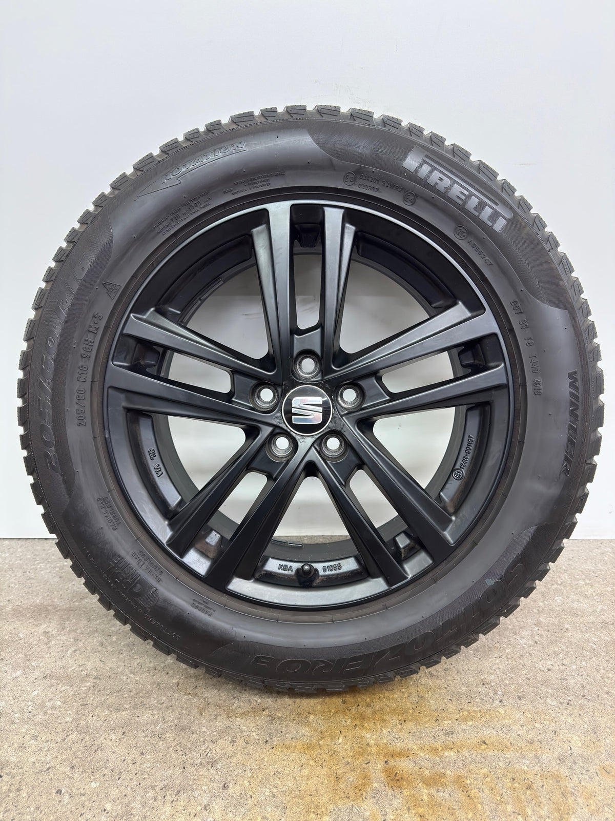 Seat Arona KJ 16 Zoll Winterräder Winterreifen Felgen Alufelgen 205/60 R16 96H Schwarz M+S 5x100 6x16 ET45 SUV Pirelli SeatInside KBA 51055 Winterradsatz MwSt. ausweisbar
