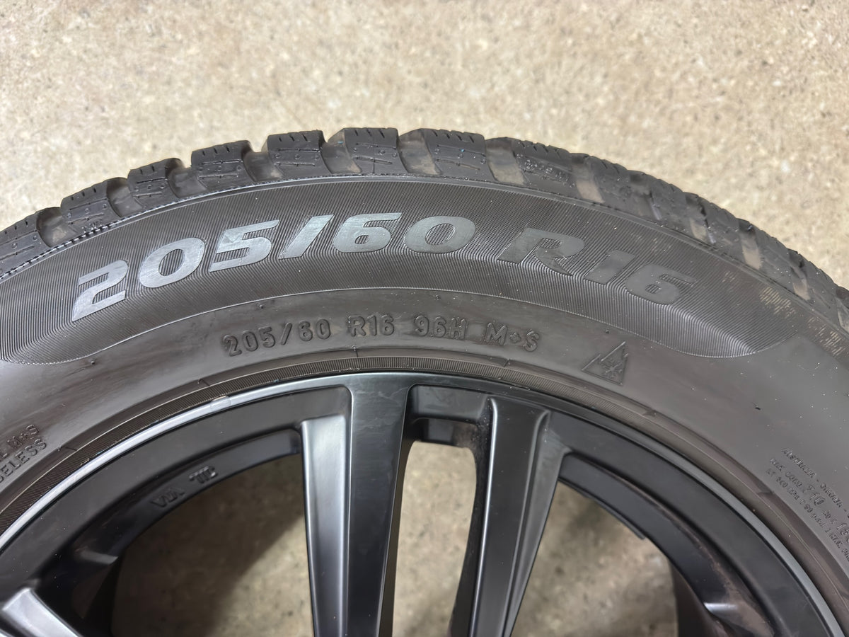 Seat Arona KJ 16 Zoll Winterräder Winterreifen Felgen Alufelgen 205/60 R16 96H Schwarz M+S 5x100 6x16 ET45 SUV Pirelli SeatInside KBA 51055 Winterradsatz MwSt. ausweisbar