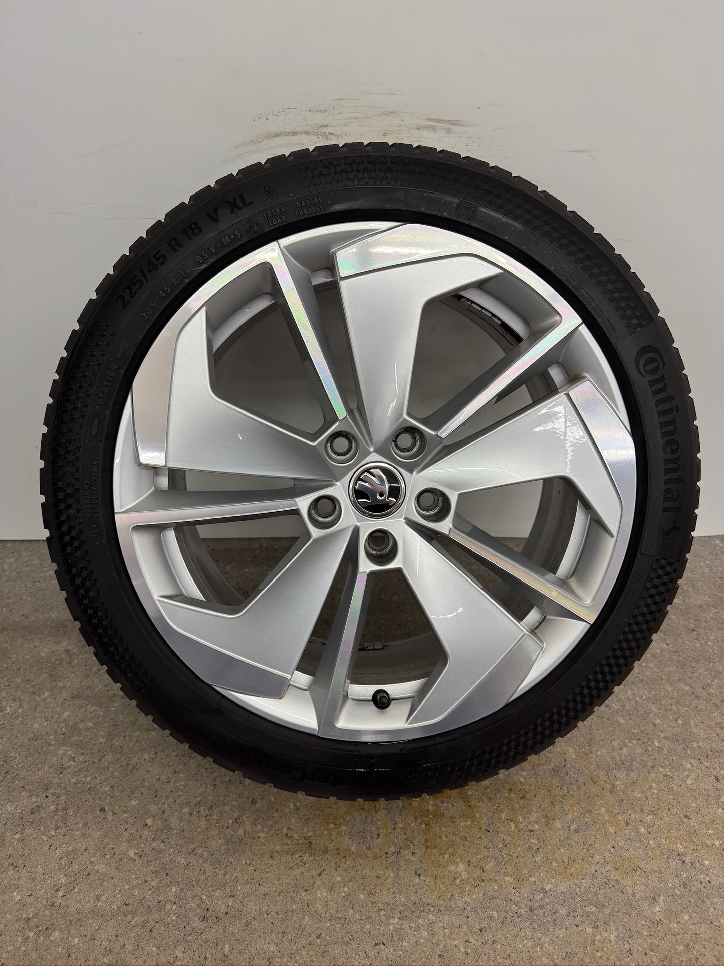 TOP 7-6,5mm Original Skoda Octavia IV NX 18 Zoll Comet Winterräder Winterreifen Felgen 5E3601025AQ 5E3601025AP 5E3601025M 5E3601025N RS Line Scout 225/45 R18 91Y Winterradsatz MwSt.