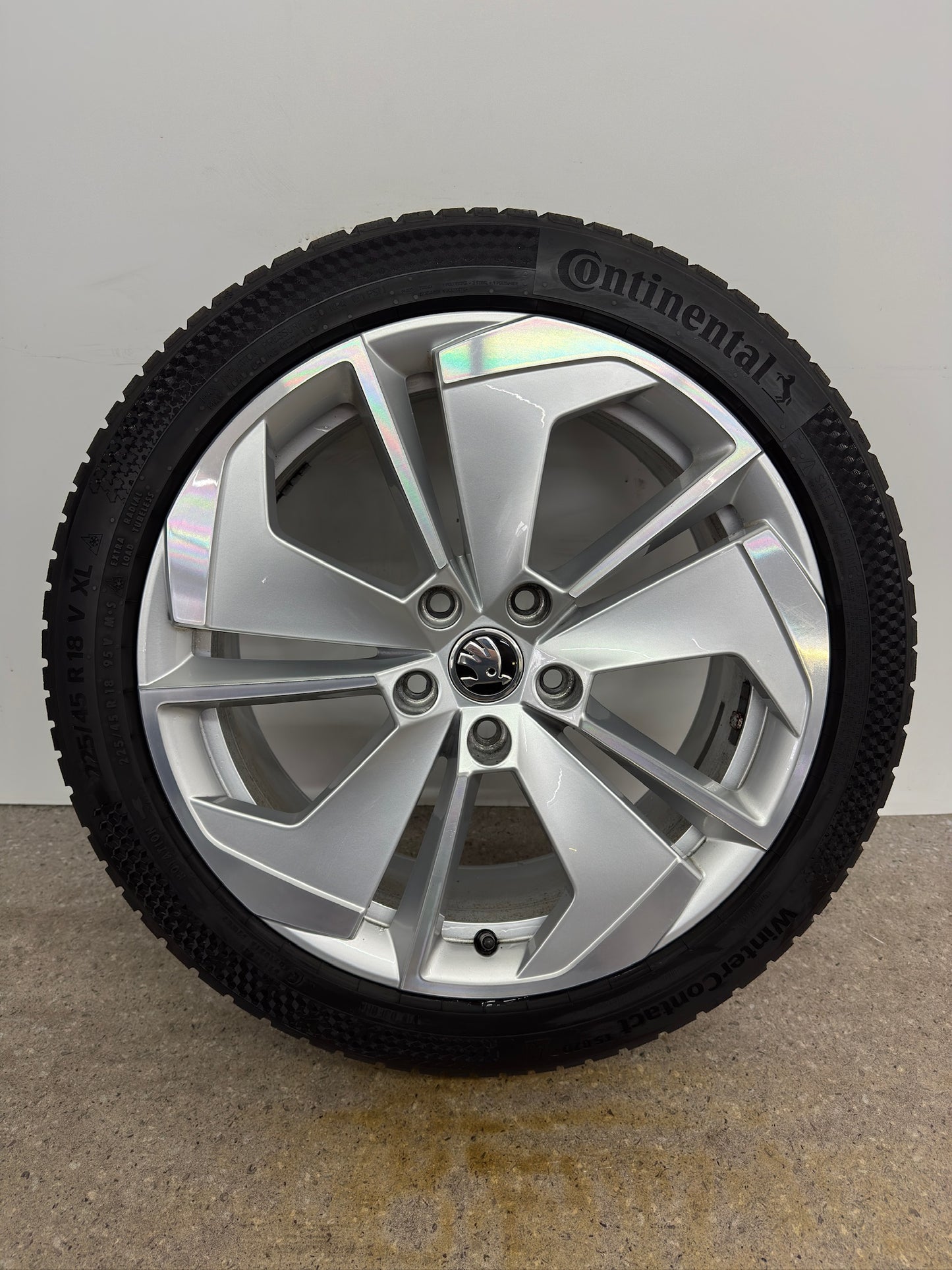 TOP 7-6,5mm Original Skoda Octavia IV NX 18 Zoll Comet Winterräder Winterreifen Felgen 5E3601025AQ 5E3601025AP 5E3601025M 5E3601025N RS Line Scout 225/45 R18 91Y Winterradsatz MwSt.