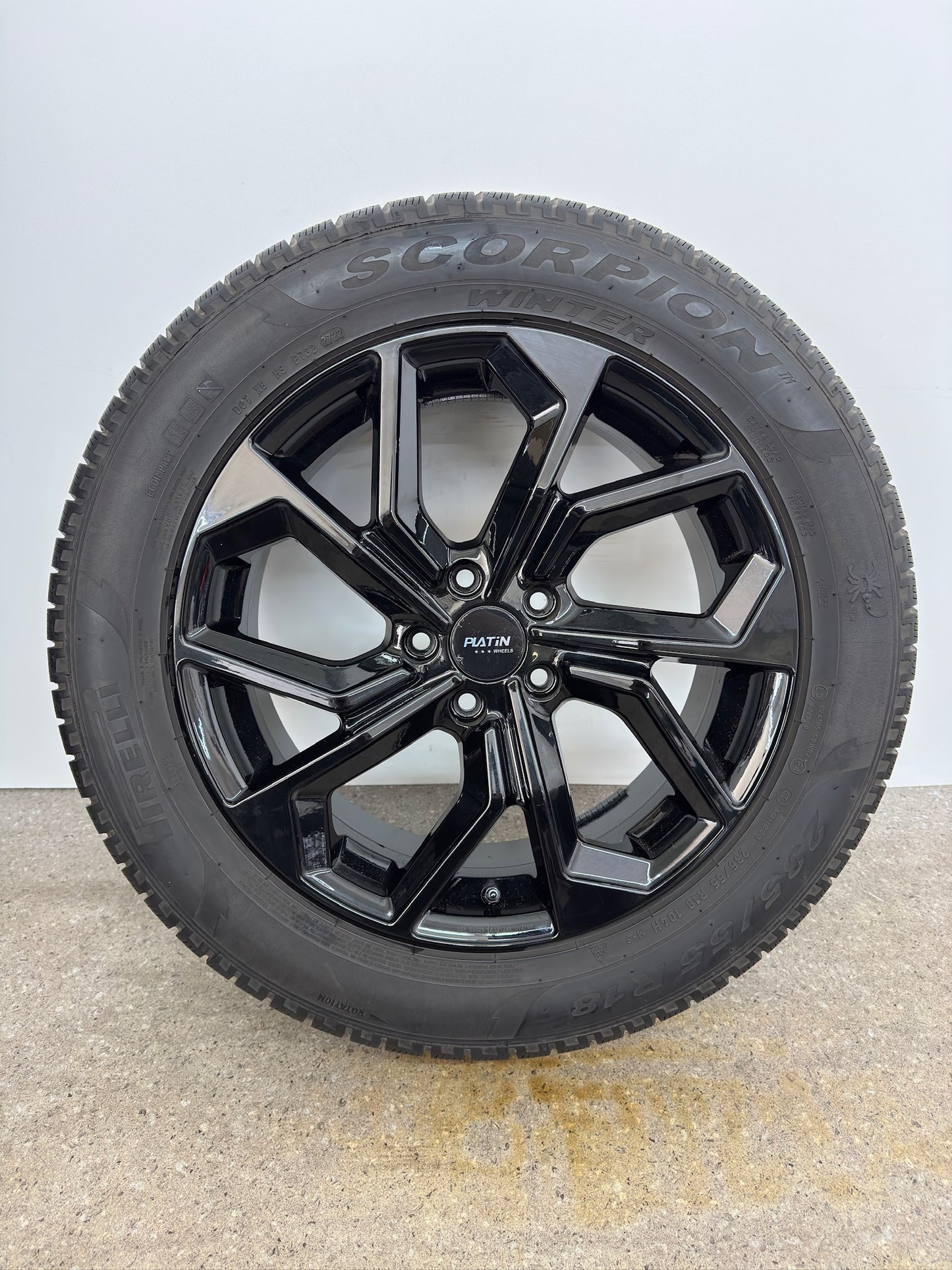 TOP 7-6mm VW Tiguan II 2 5N Skoda Kodiaq I 1 NS 18 Zoll Winterräder Winterreifen Felgen Alufelgen Schwarz 235/55 R18 104H M+S 7x18 ET43 KBA 53325 Allspace R-Line Winterradsatz MwSt. SUV Pirelli