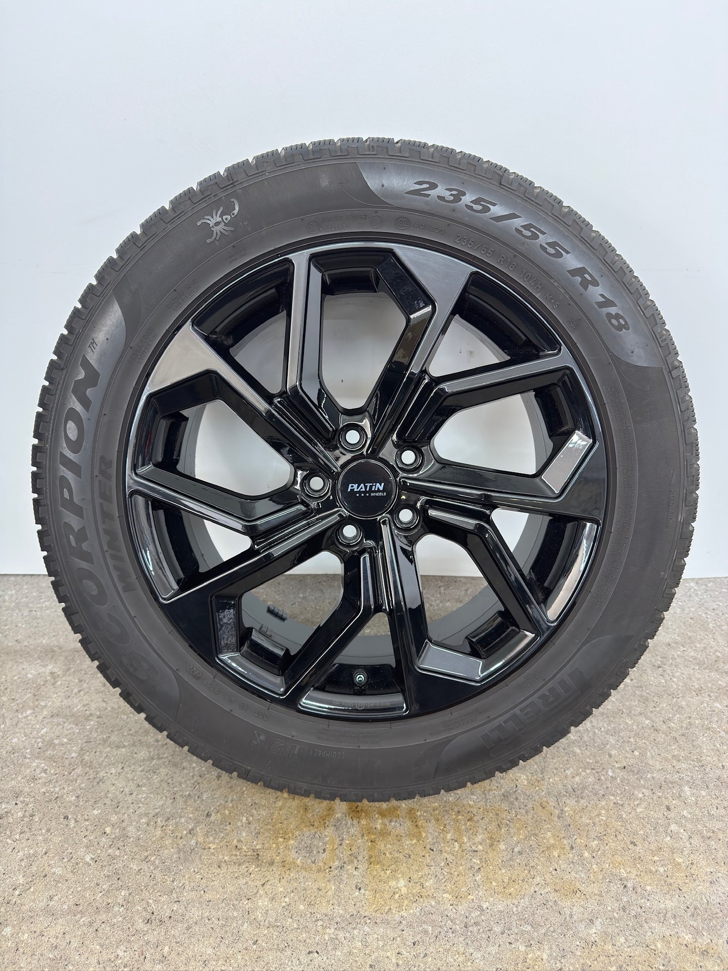 TOP 7-6mm VW Tiguan II 2 5N Skoda Kodiaq I 1 NS 18 Zoll Winterräder Winterreifen Felgen Alufelgen Schwarz 235/55 R18 104H M+S 7x18 ET43 KBA 53325 Allspace R-Line Winterradsatz MwSt. SUV Pirelli