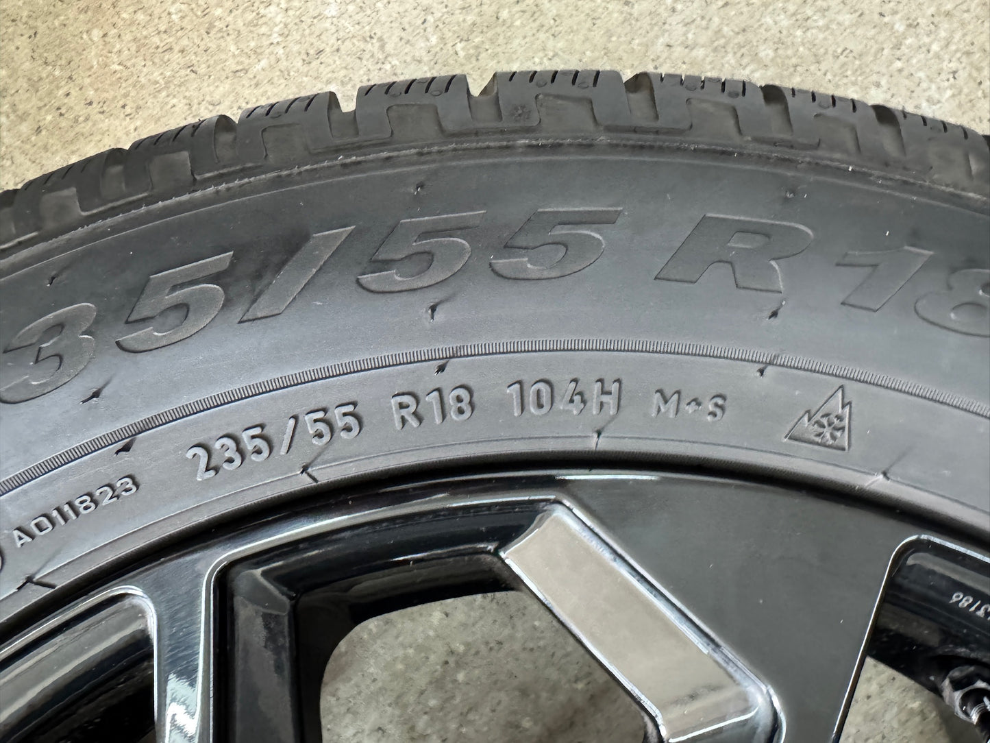 TOP 7-6mm VW Tiguan II 2 5N Skoda Kodiaq I 1 NS 18 Zoll Winterräder Winterreifen Felgen Alufelgen Schwarz 235/55 R18 104H M+S 7x18 ET43 KBA 53325 Allspace R-Line Winterradsatz MwSt. SUV Pirelli