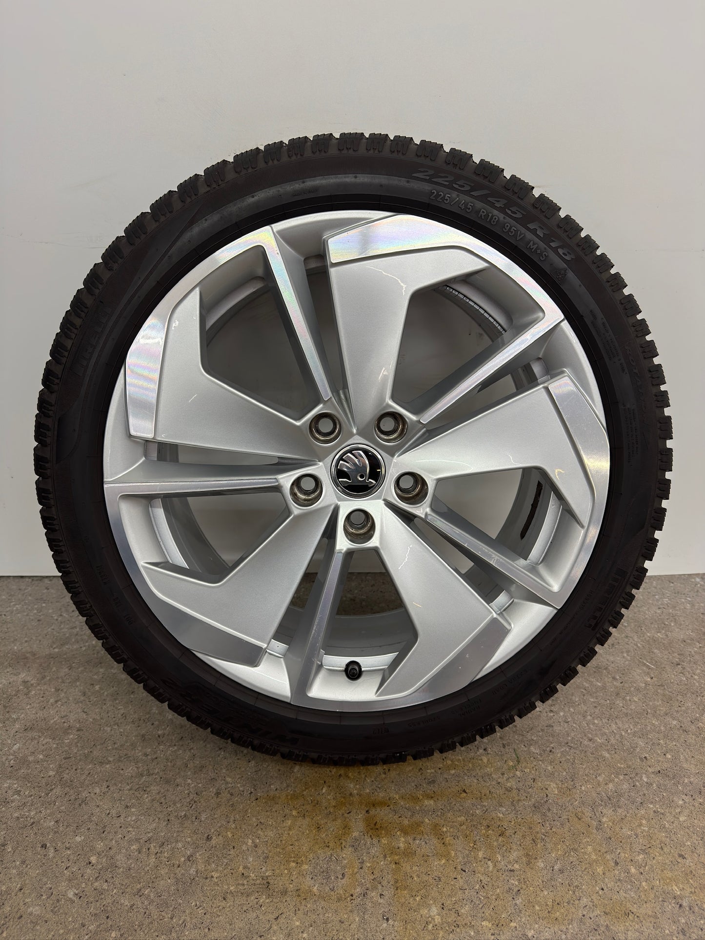 TOP 8/6,5mm Original Skoda Octavia IV NX 18 Zoll Comet Winterräder Winterreifen Felgen 5E3601025AQ 5E3601025AP 5E3601025M 5E3601025N RS Line Scout 225/45 R18 95V Winterradsatz MwSt.