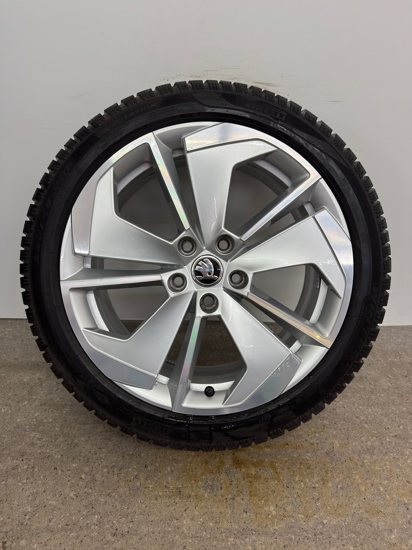 TOP 8/6,5mm Original Skoda Octavia IV NX 18 Zoll Comet Winterräder Winterreifen Felgen 5E3601025AQ 5E3601025AP 5E3601025M 5E3601025N RS Line Scout 225/45 R18 95V Winterradsatz MwSt.
