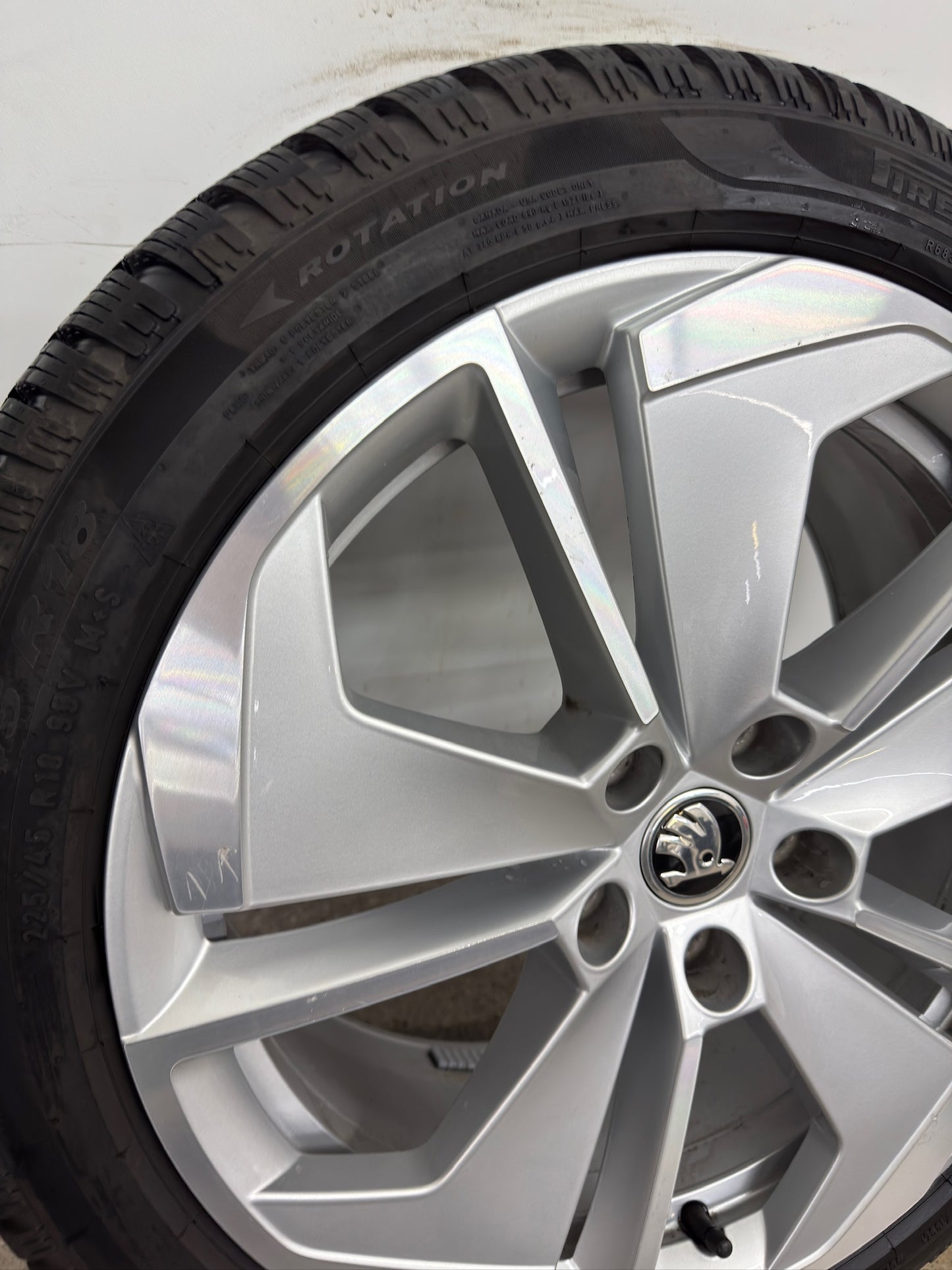 TOP 8/6,5mm Original Skoda Octavia IV NX 18 Zoll Comet Winterräder Winterreifen Felgen 5E3601025AQ 5E3601025AP 5E3601025M 5E3601025N RS Line Scout 225/45 R18 95V Winterradsatz MwSt.