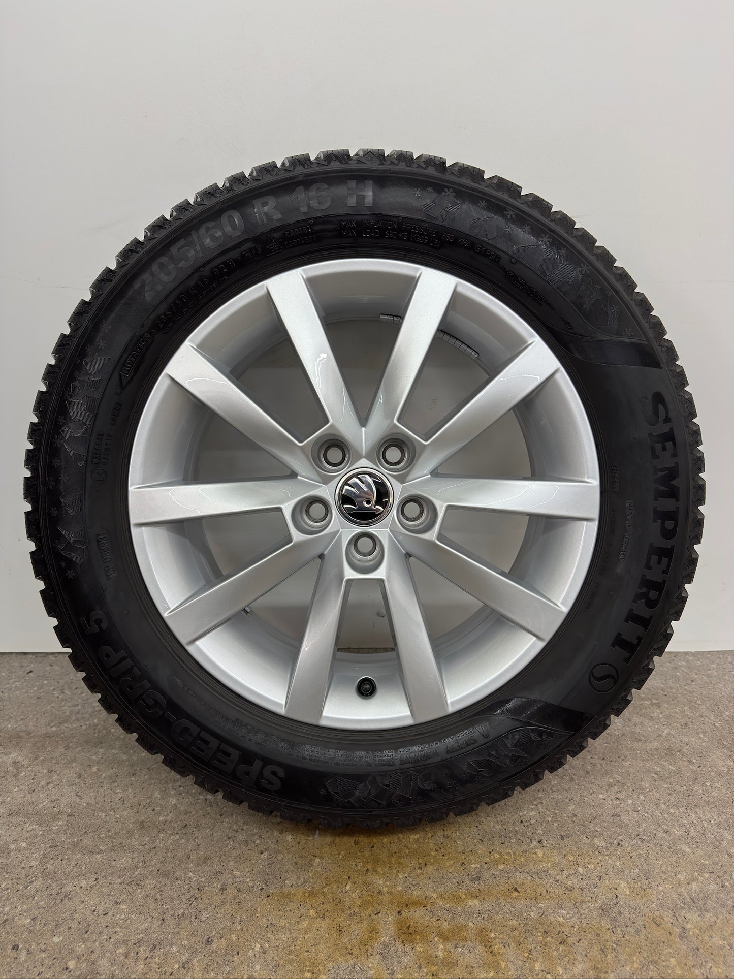TOP 8 / 7mm Original Skoda Kamiq 16 Zoll Winterräder Winterreifen Felgen 657601025B Alufelgen Silber Ambition Active Style 205/60 R16 92H 6x16 ET38 5x100 Silber Winterradsatz M+S