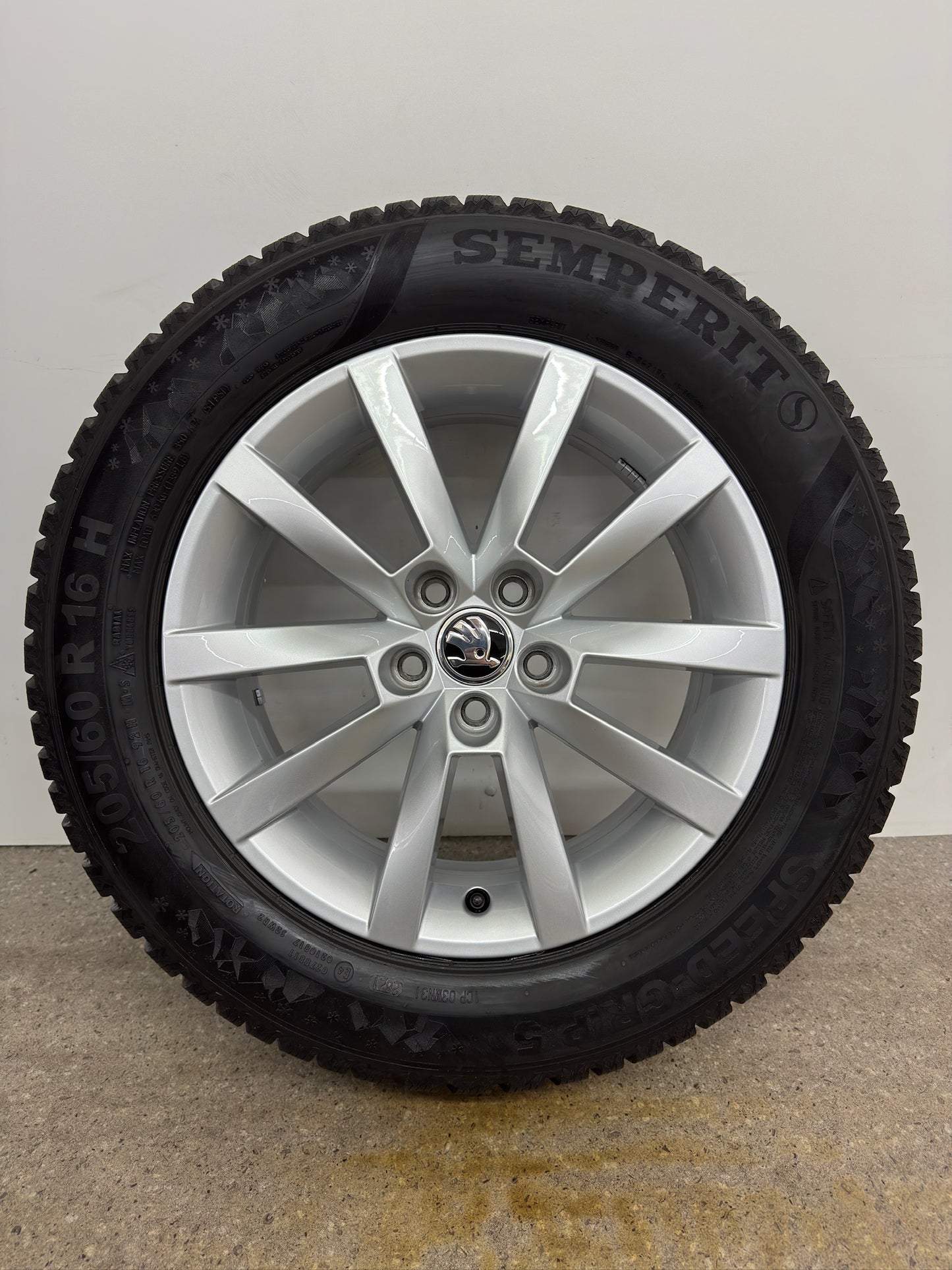 TOP 8 / 7mm Original Skoda Kamiq 16 Zoll Winterräder Winterreifen Felgen 657601025B Alufelgen Silber Ambition Active Style 205/60 R16 92H 6x16 ET38 5x100 Silber Winterradsatz M+S