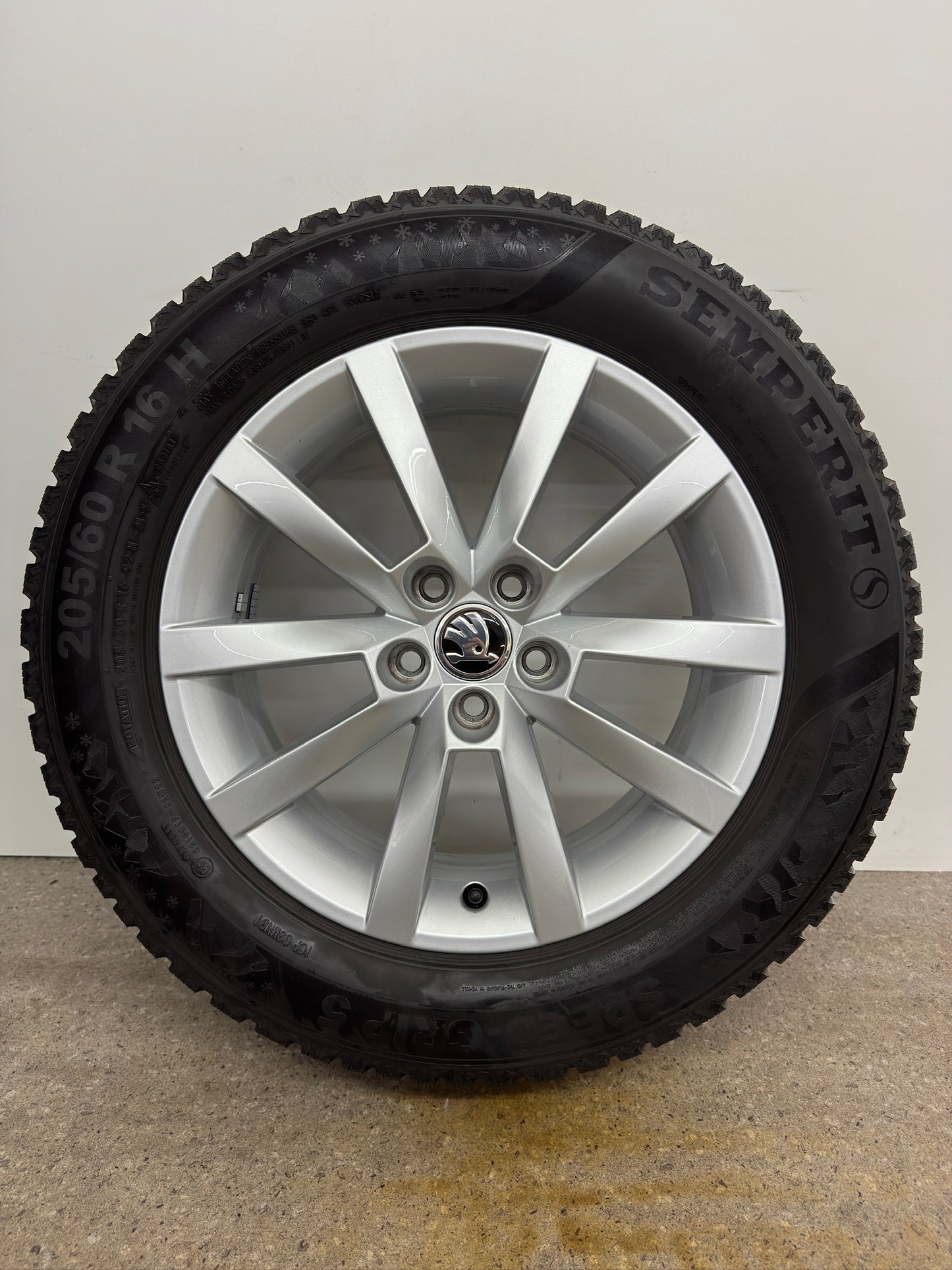 TOP 8 / 7mm Original Skoda Kamiq 16 Zoll Winterräder Winterreifen Felgen 657601025B Alufelgen Silber Ambition Active Style 205/60 R16 92H 6x16 ET38 5x100 Silber Winterradsatz M+S