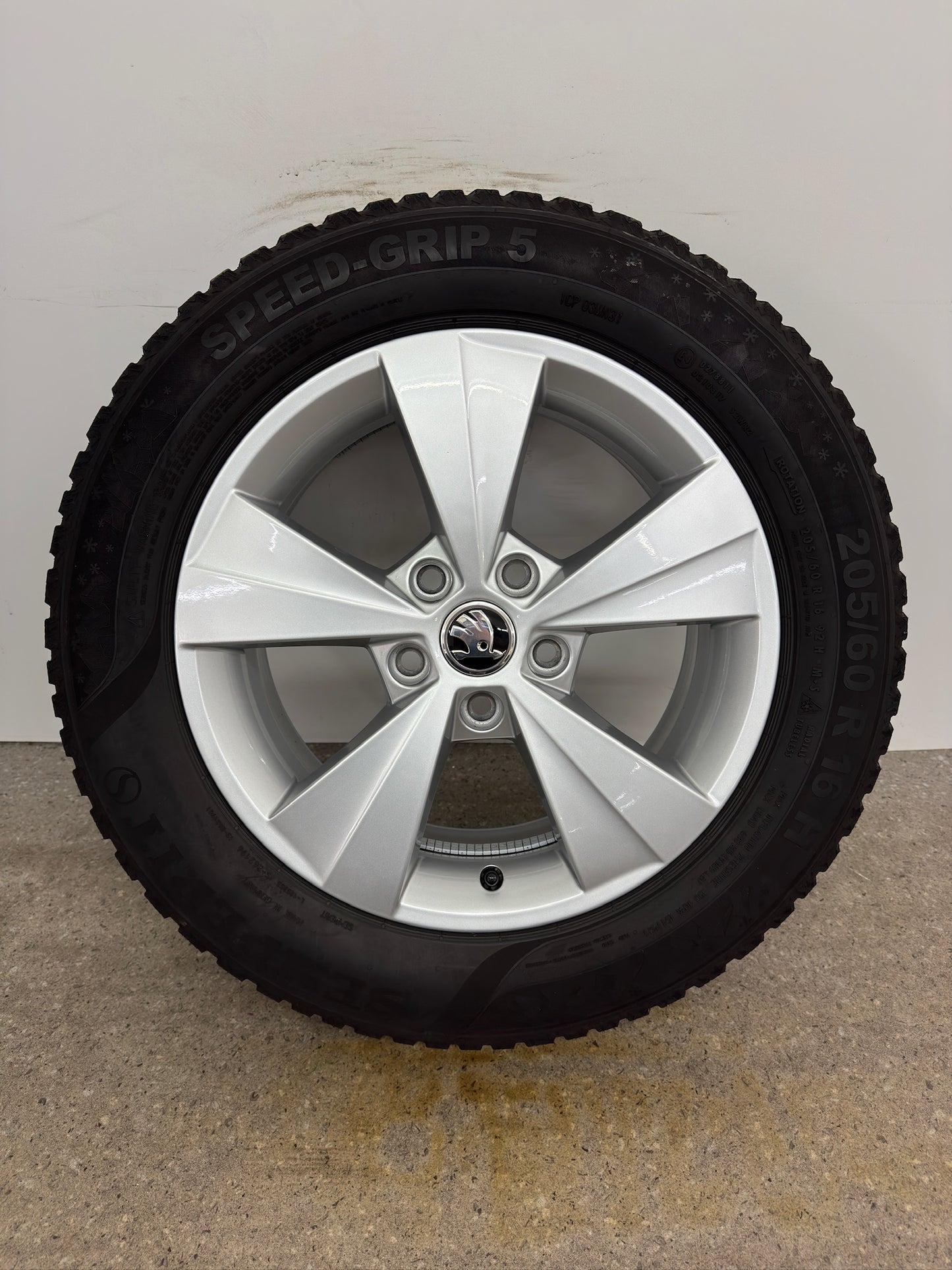 TOP 8 / 7mm Original Skoda Octavia IV NX 16 Zoll Winterräder Winterreifen Felgen 5E0601025BE 5E0601025AA Alufelgen Silber 205/60 R16 92H M+S Limousine Kombi Winterradsatz MwSt.