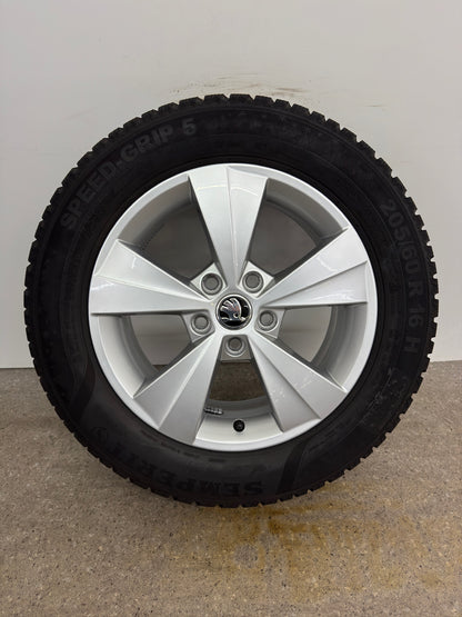 TOP 8 / 7mm Original Skoda Octavia IV NX 16 Zoll Winterräder Winterreifen Felgen 5E0601025BE 5E0601025AA Alufelgen Silber 205/60 R16 92H M+S Limousine Kombi Winterradsatz MwSt.