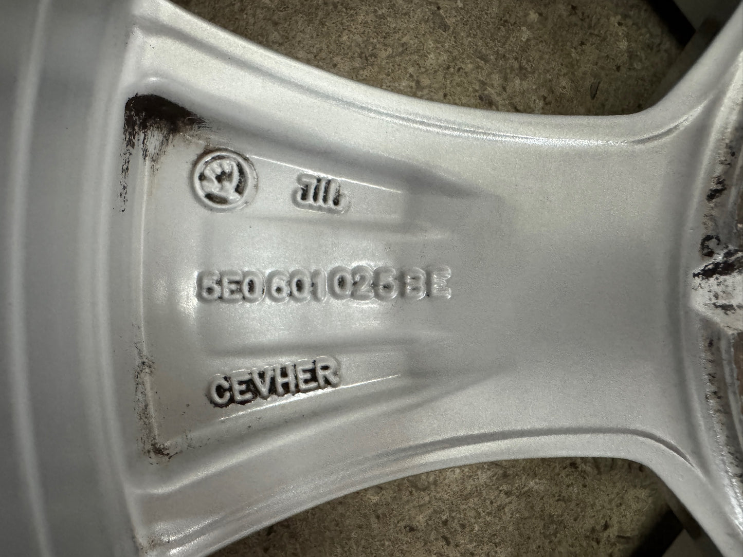 TOP 8 / 7mm Original Skoda Octavia IV NX 16 Zoll Winterräder Winterreifen Felgen 5E0601025BE 5E0601025AA Alufelgen Silber 205/60 R16 92H M+S Limousine Kombi Winterradsatz MwSt.