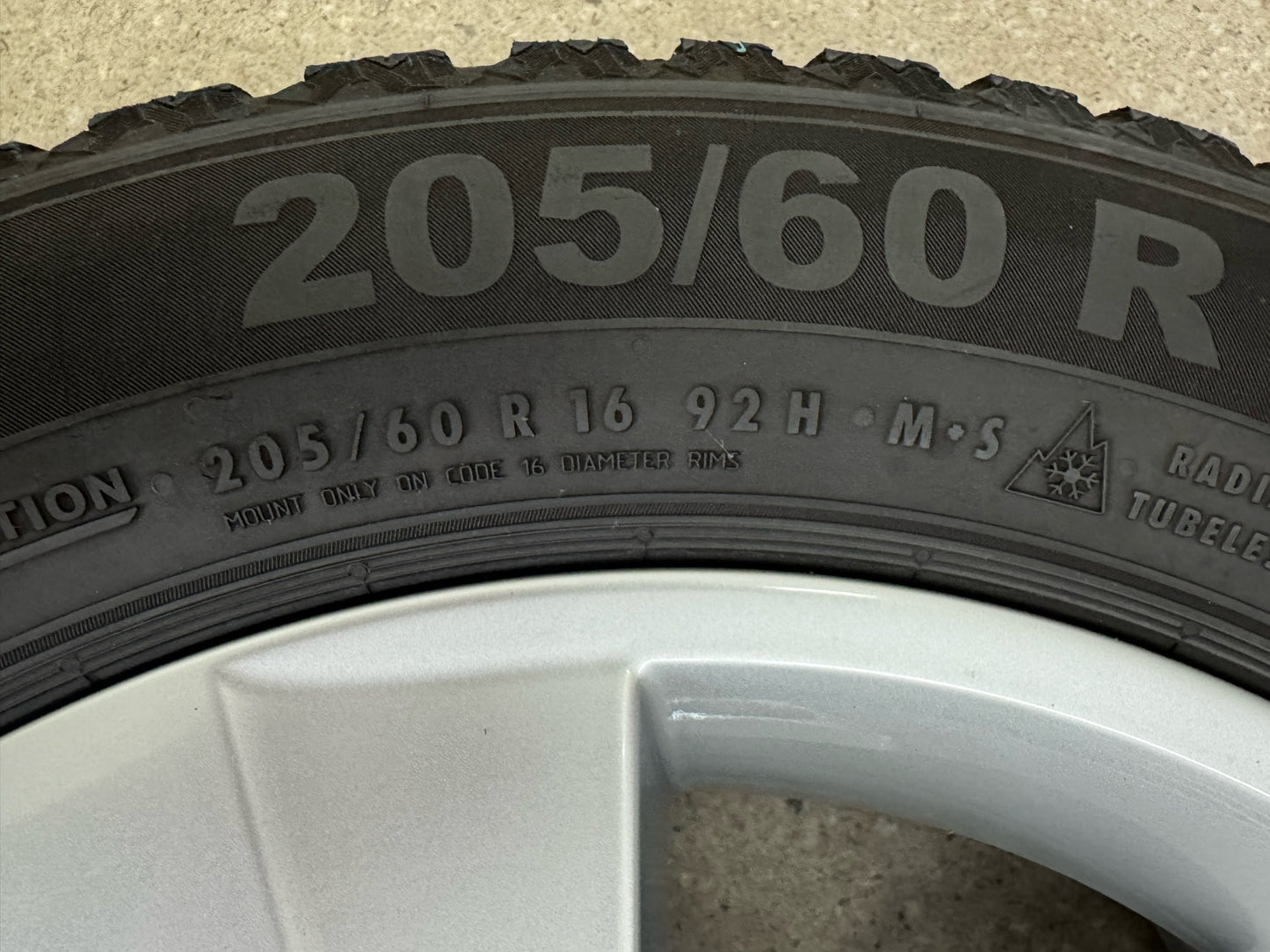 TOP 8 / 7mm Original Skoda Octavia IV NX 16 Zoll Winterräder Winterreifen Felgen 5E0601025BE 5E0601025AA Alufelgen Silber 205/60 R16 92H M+S Limousine Kombi Winterradsatz MwSt.