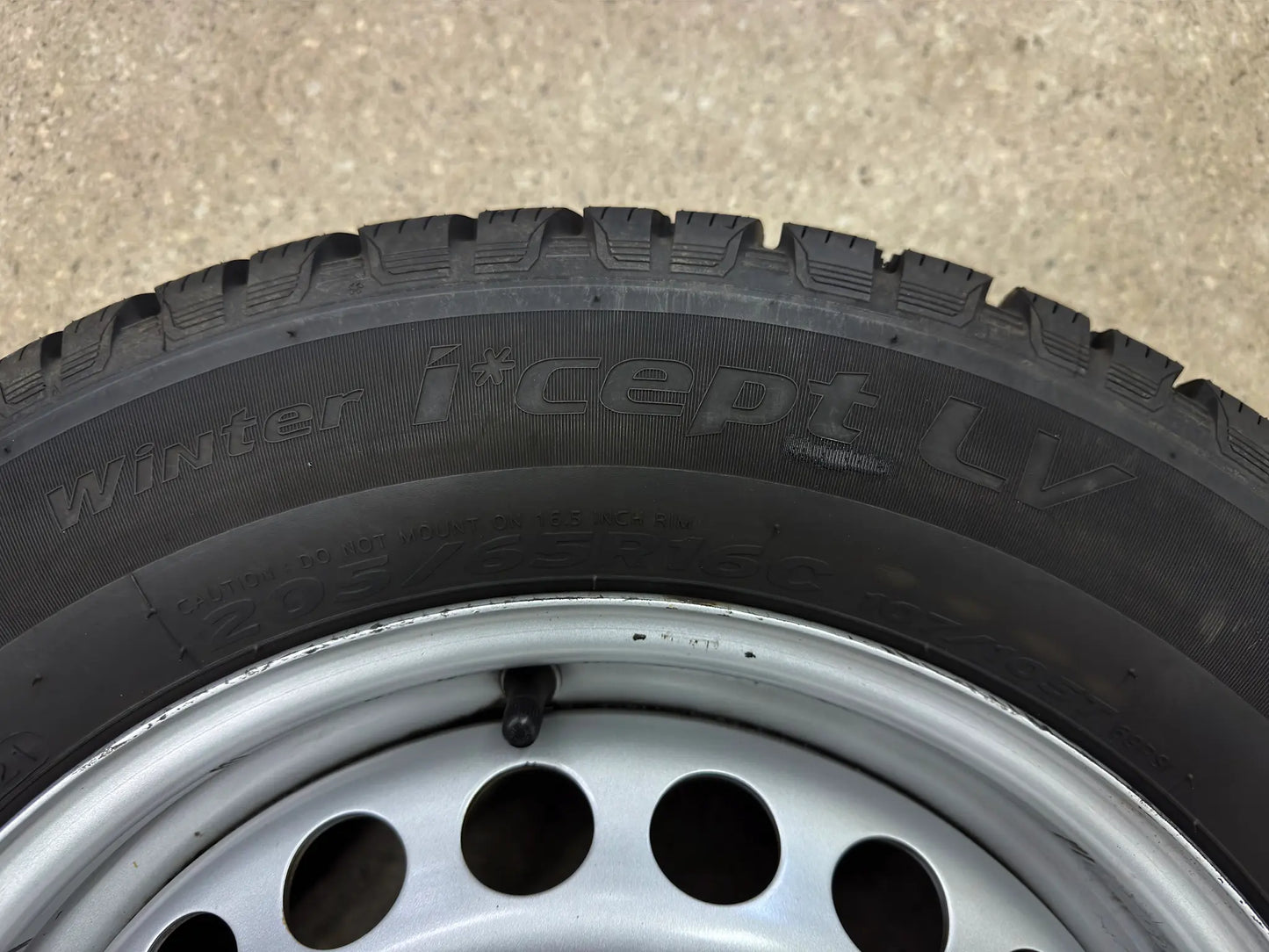 TOP 9 - 8,5 mm Original VW T5 T6 Transporter Kastenwagen 16 Zoll Winterräder Winterreifen Felgen 7F0601027 Stahlfelgen 6,5x16 ET51 205/65 R16 C 107 105T 103T 5x120 Winterradsatz M+S
