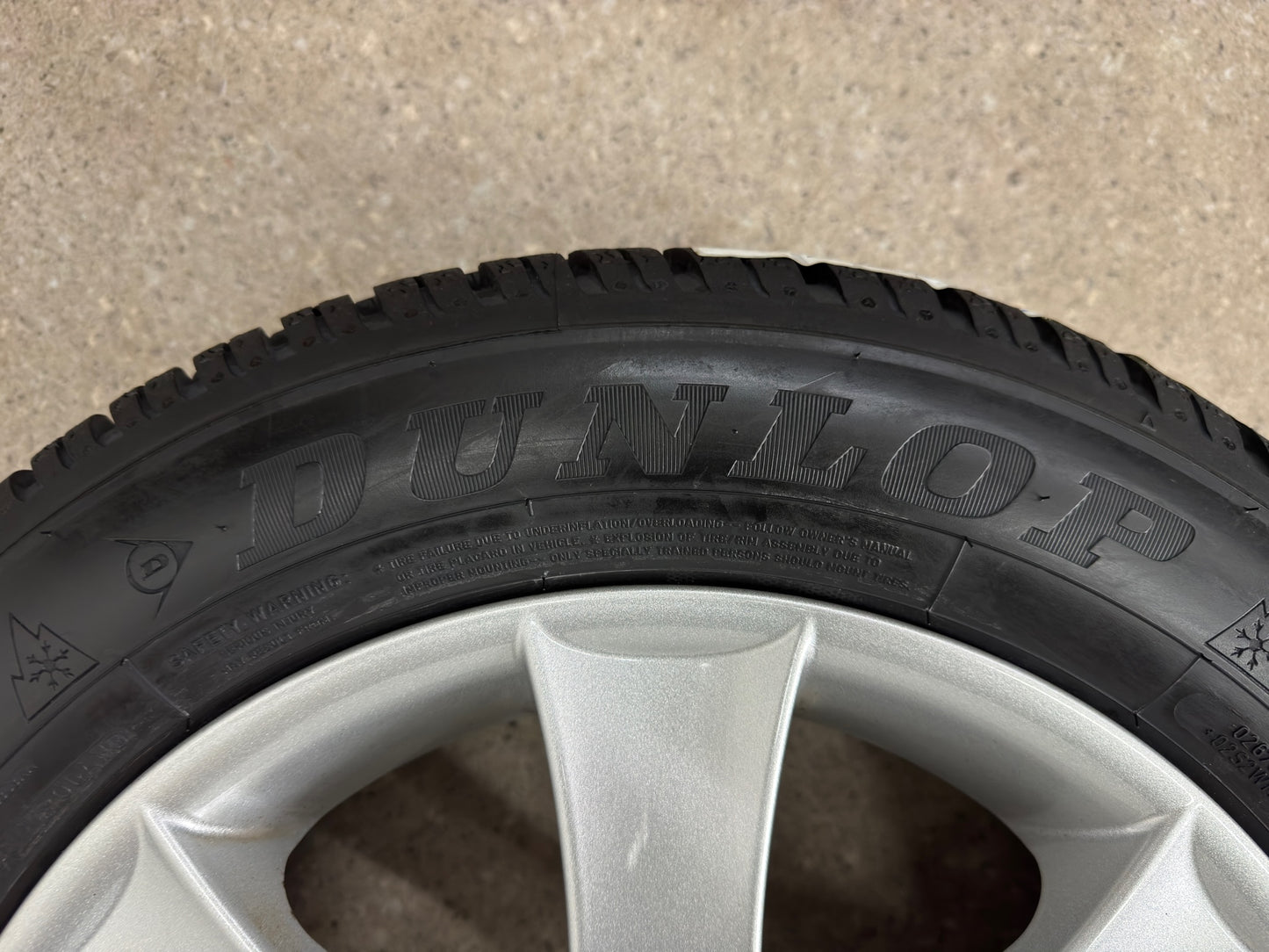 TOP Audi A1 8X Skoda Fabia 5J 6V Roomster Rapid NH VW Cross Polo 6R 9N 15 Zoll Winterräder Winterreifen Felgen Alufelgen 185/60 R15 88T M+S Winterkomplettradsatz Silber KBA47826 5x100