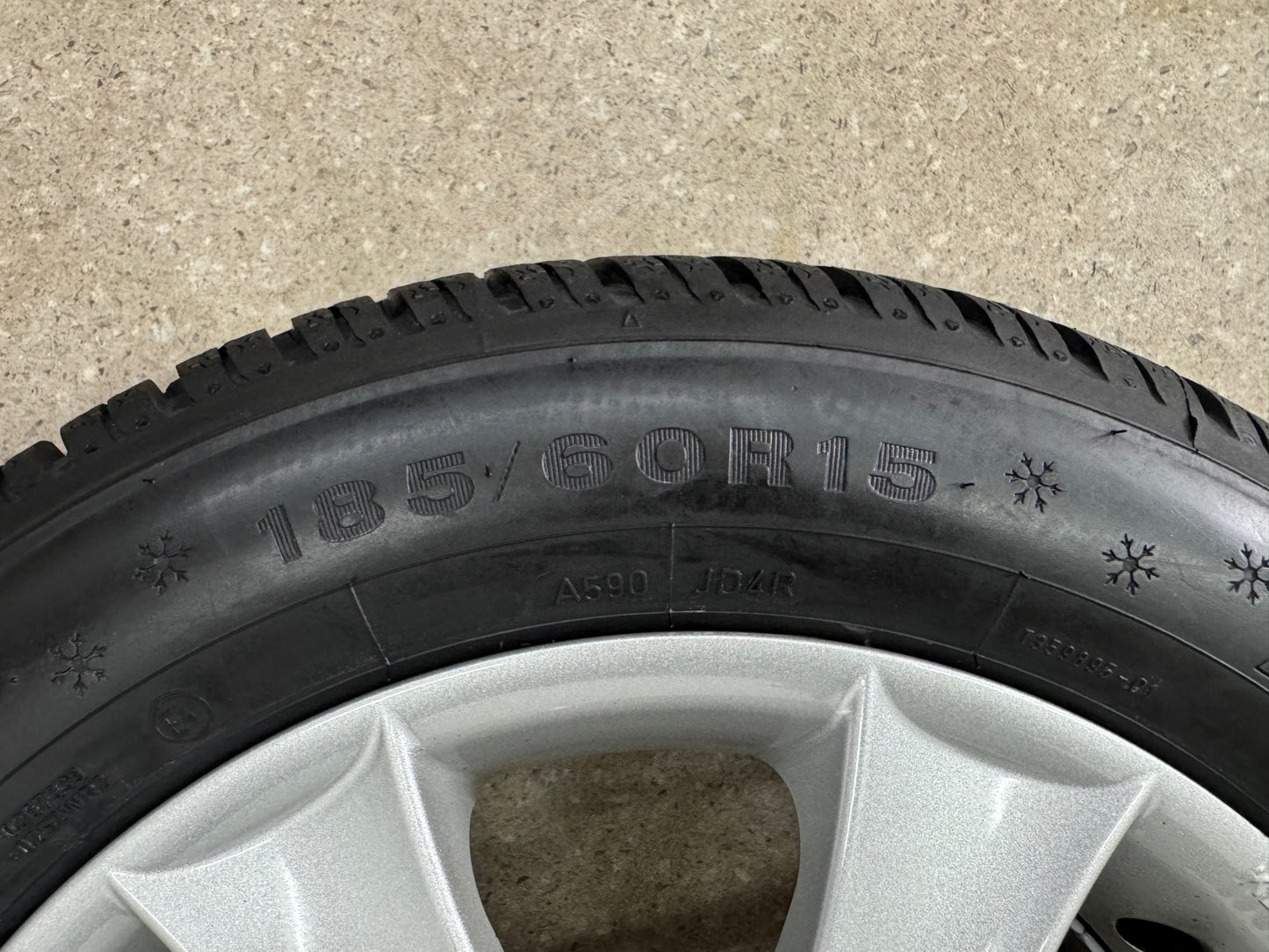 TOP Audi A1 8X Skoda Fabia 5J 6V Roomster Rapid NH VW Cross Polo 6R 9N 15 Zoll Winterräder Winterreifen Felgen Alufelgen 185/60 R15 88T M+S Winterkomplettradsatz Silber KBA47826 5x100