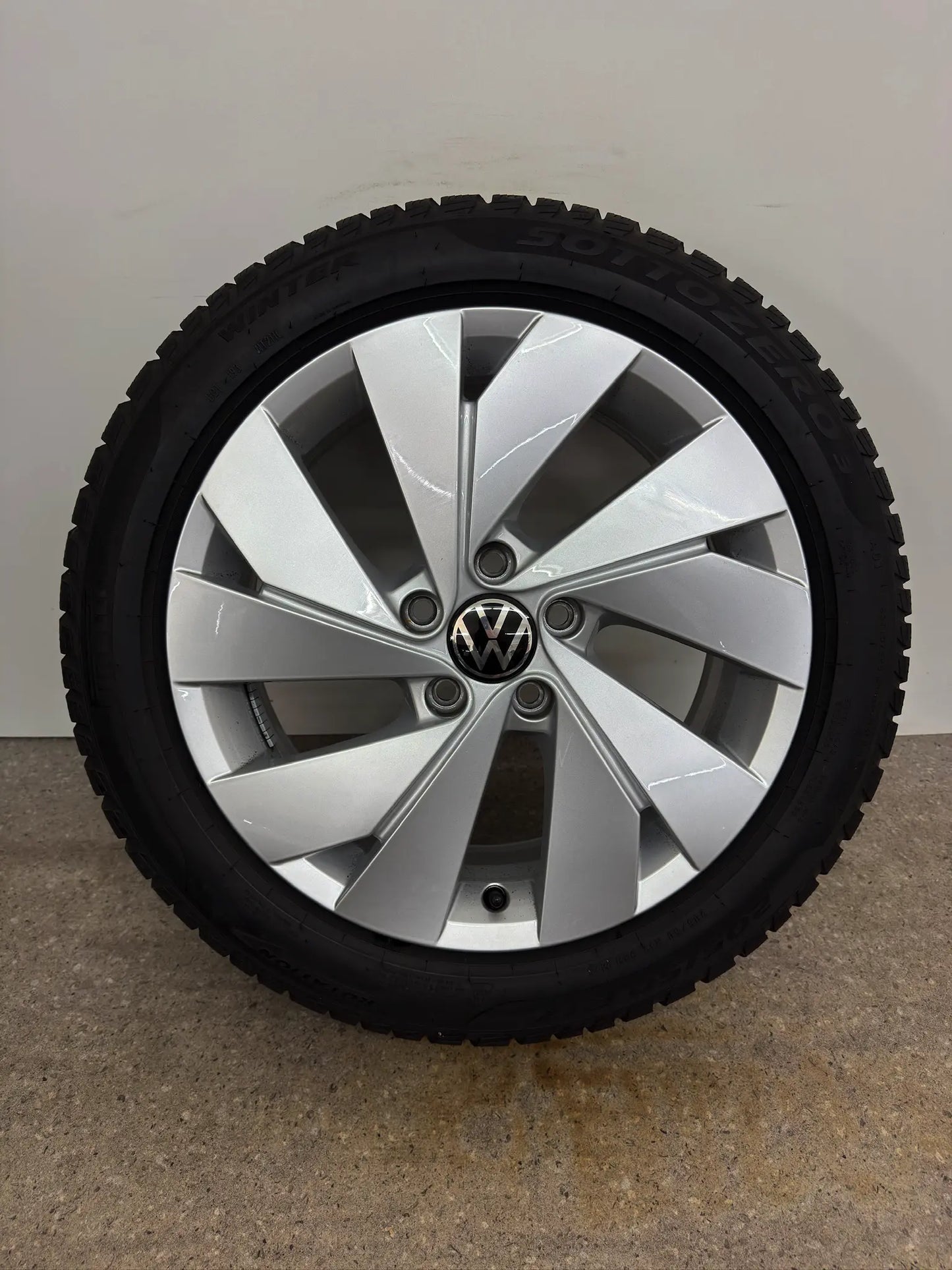 TOP DOT25 Original VW Golf VIII 8 5H CD 17 Zoll Belmont Nottingham Winterräder Winterreifen Felgen 5H0601025B Alufelgen 205/55 R17 Pirelli 6,5x17 ET46 5x112 GTI GTE R-Line Silber Radsatz