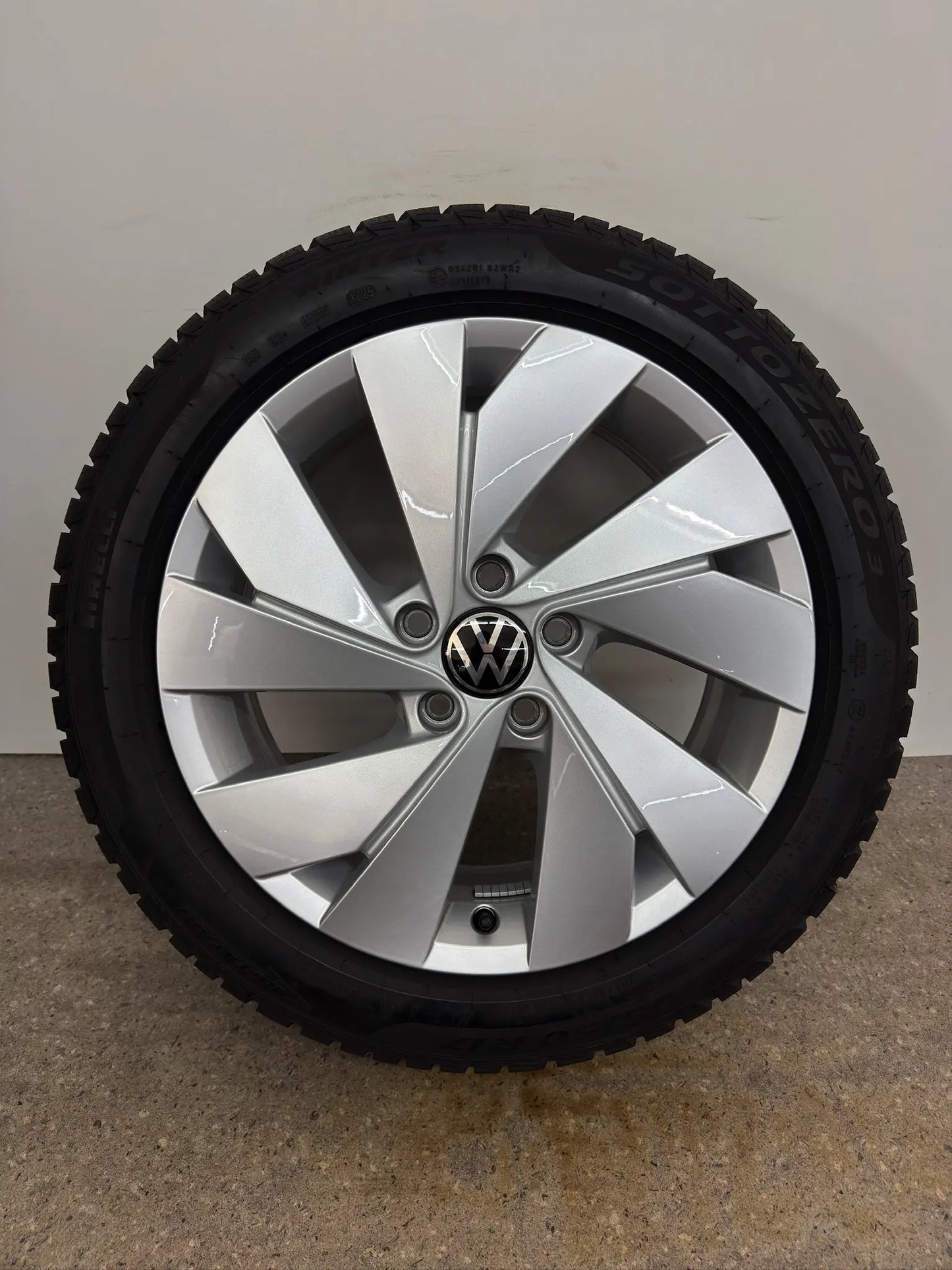 TOP DOT25 Original VW Golf VIII 8 5H CD 17 Zoll Belmont Nottingham Winterräder Winterreifen Felgen 5H0601025B Alufelgen 205/55 R17 Pirelli 6,5x17 ET46 5x112 GTI GTE R-Line Silber Radsatz