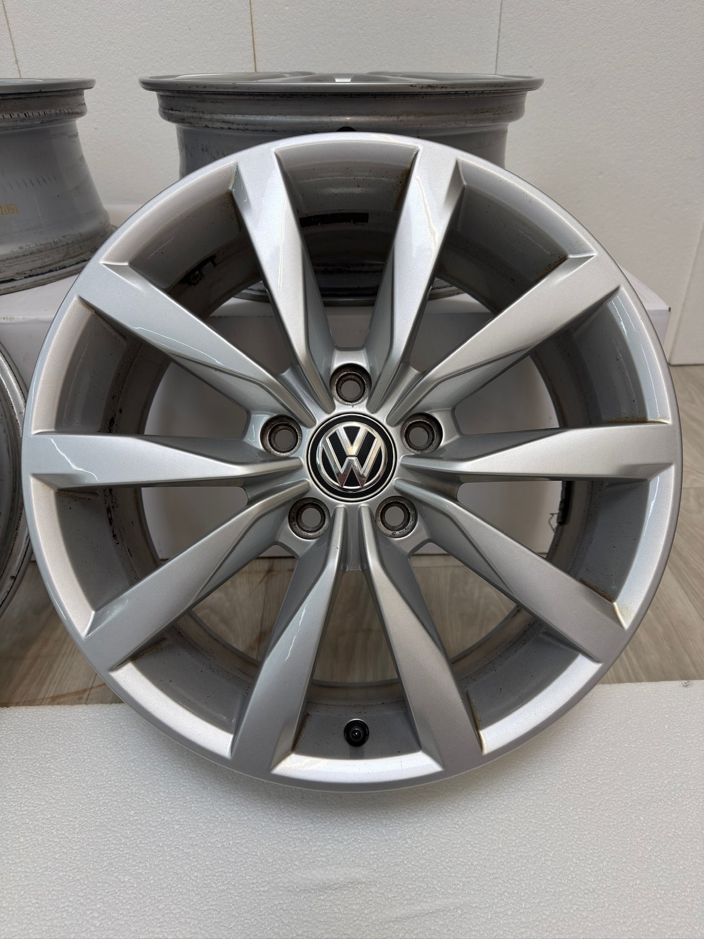 TOP Original VW Golf VII 7 5G 17 Zoll Dijon Felgen Alufelgen 5G0601025CH 7x17 ET49 Silber Variant Kombi Limousine GTI GTD R-Line 5x112 Felgensatz MwSt. auweisbar