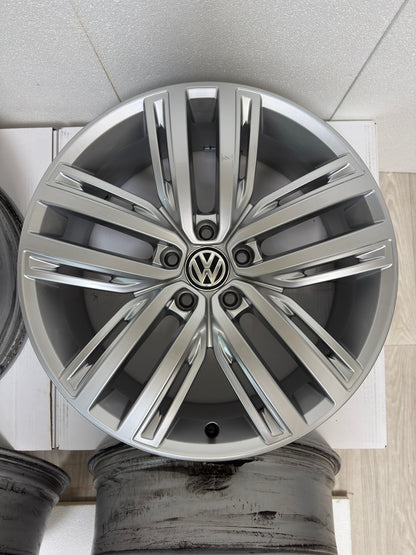 TOP Original VW Tiguan II 2 Allspace 19 Zoll Auckland Felgen Alufelgen 5NA601025N 5NA601025F 7x19 ET43 5x112 AD1 5N 5NA SUV 5x112 R-Line Edition Silber Felgensatz MwSt. ausweisbar
