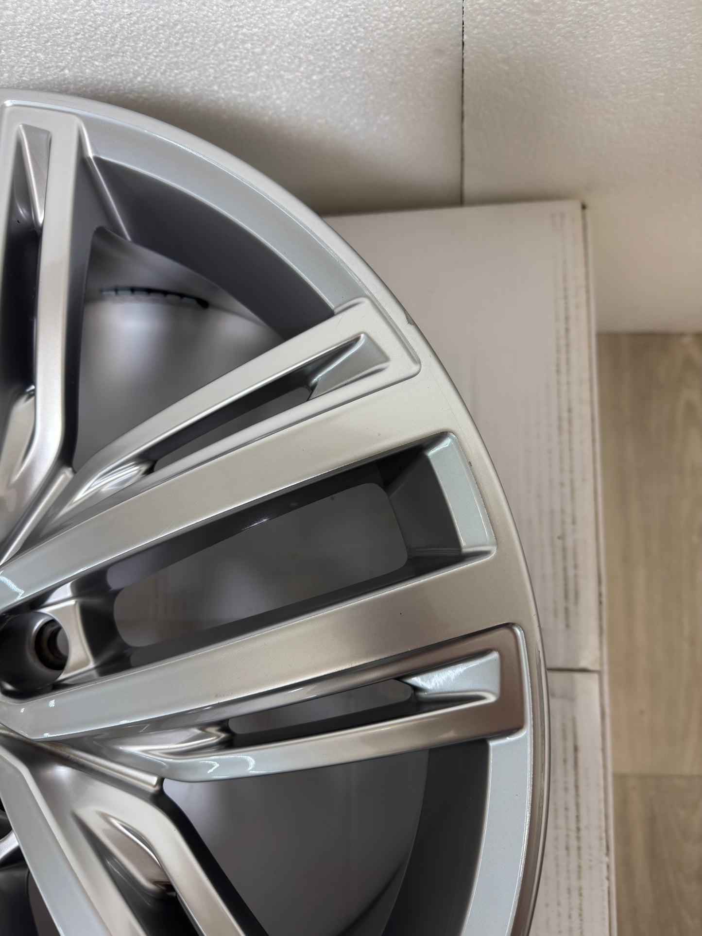 TOP Original VW Tiguan II 2 Allspace 19 Zoll Auckland Felgen Alufelgen 5NA601025N 5NA601025F 7x19 ET43 5x112 AD1 5N 5NA SUV 5x112 R-Line Edition Silber Felgensatz MwSt. ausweisbar