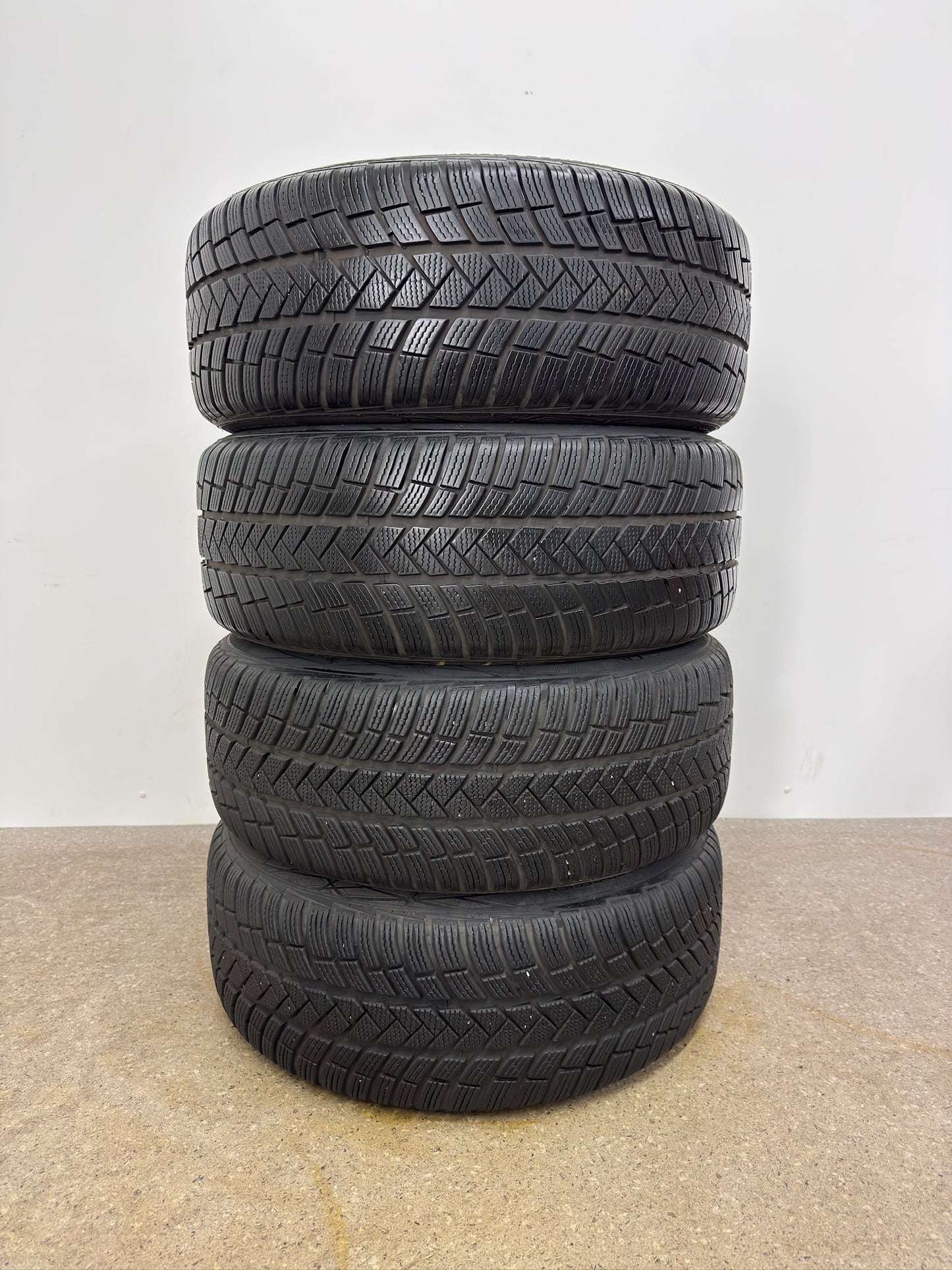 TOP Tesla Model 3 18 Zoll Winterräder Winterreifen Felgen Alufelgen BLE Sensoren RDKS Refresh 2020 Anthrazit M+S 235/45 R18 98V Winterradsatz 5x114,3 8x18 ET40 KBA 51744