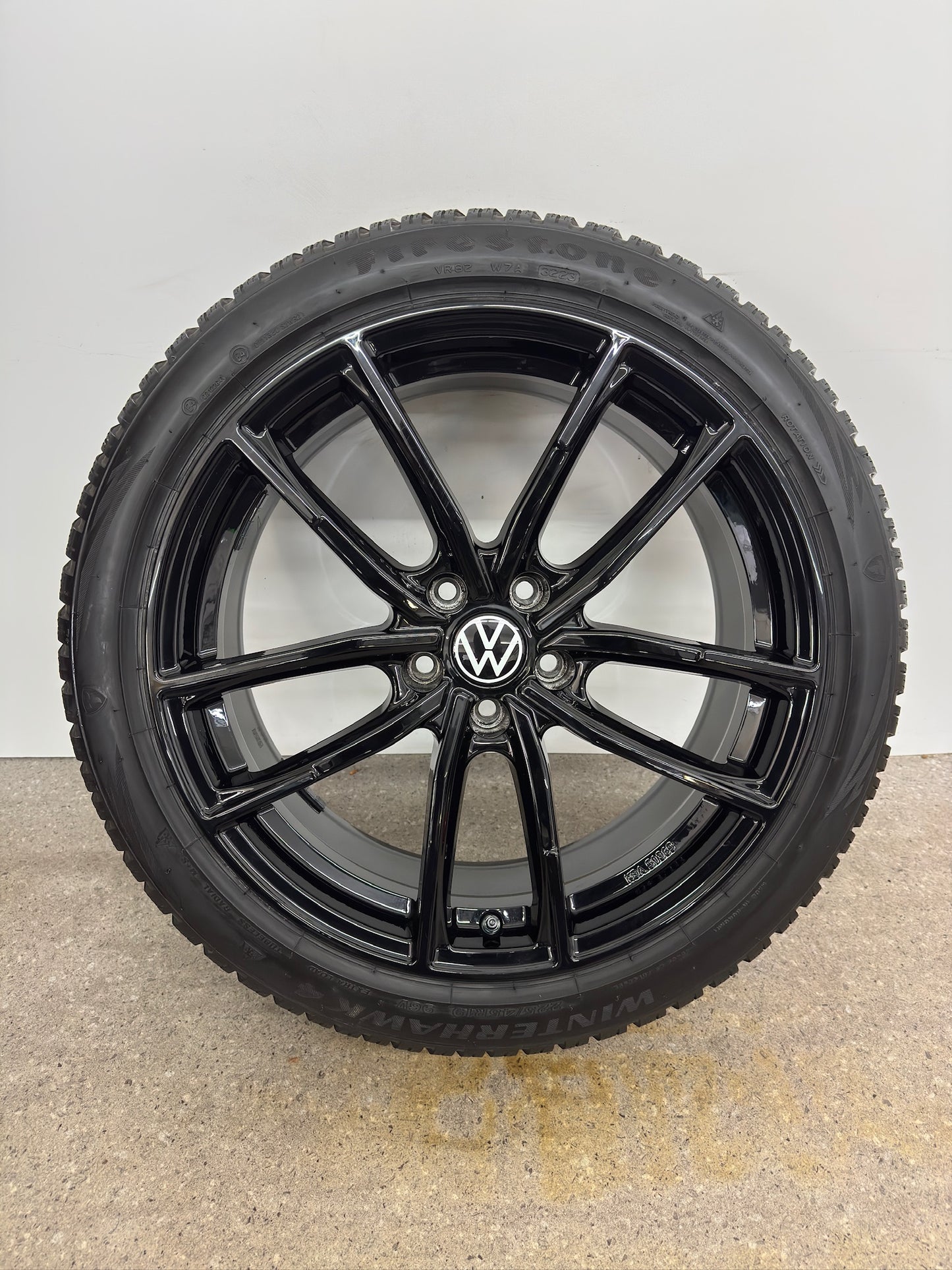 TOP VW Arteon 3H Tiguan I 1 5N 19 Zoll Winterräder Winterreifen Felgen Alufelgen Shooting Brake Variant R-Line Coupé Schwarz 225/45 R19 96V M+S Sport Winterradsatz SUV KBA51365