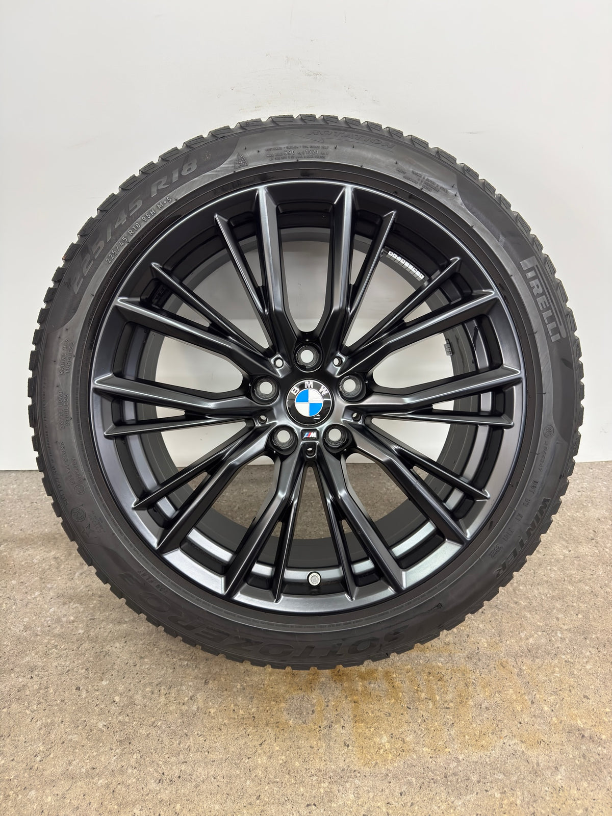 TOP ZUSTAND DOT22 Original BMW 2er G42 3er G20 G21 4er G22 G23 18 Zoll M 796M Winterräder Winterreifen Felgen 6885305 Alufelgen Schwarz 225/45 R18 95H RunFlat RFT RSC * Winterrradsatz MwSt.
