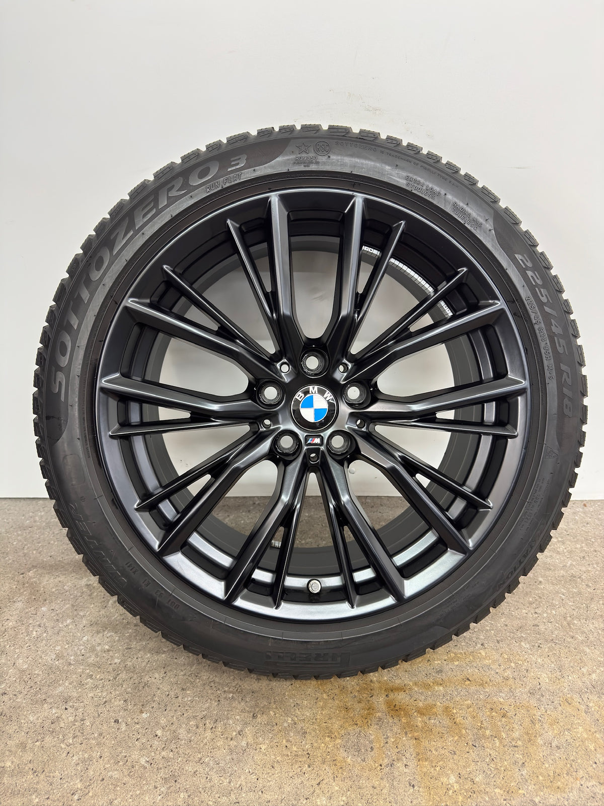 TOP ZUSTAND DOT22 Original BMW 2er G42 3er G20 G21 4er G22 G23 18 Zoll M 796M Winterräder Winterreifen Felgen 6885305 Alufelgen Schwarz 225/45 R18 95H RunFlat RFT RSC * Winterrradsatz MwSt.