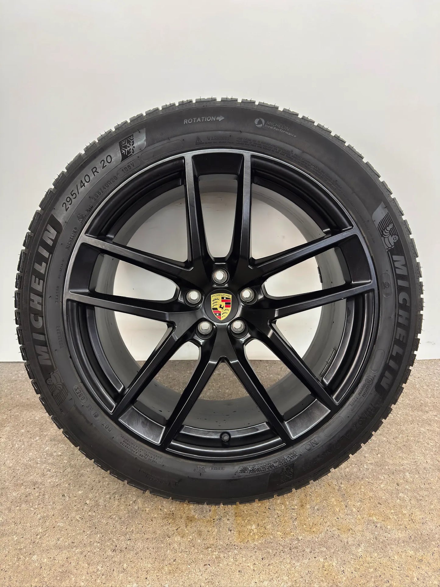 TOP ZUSTAND DOT22 Original Porsche Macan II 2 III 3 20 Zoll Winterräder Winterreifen Felgen Alufelgen 95B601025EJ 95B601025EK 265/45 R20 104V 295/40 R20 106V Sport Exclusive Schwarz SUV M+S