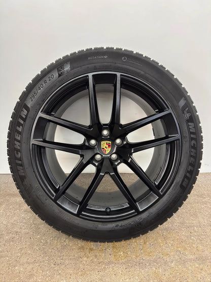 TOP ZUSTAND DOT22 Original Porsche Macan II 2 III 3 20 Zoll Winterräder Winterreifen Felgen Alufelgen 95B601025EJ 95B601025EK 265/45 R20 104V 295/40 R20 106V Sport Exclusive Schwarz SUV M+S