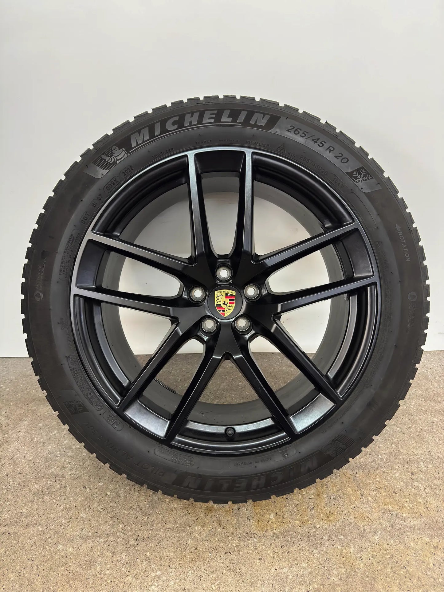 TOP ZUSTAND DOT22 Original Porsche Macan II 2 III 3 20 Zoll Winterräder Winterreifen Felgen Alufelgen 95B601025EJ 95B601025EK 265/45 R20 104V 295/40 R20 106V Sport Exclusive Schwarz SUV M+S